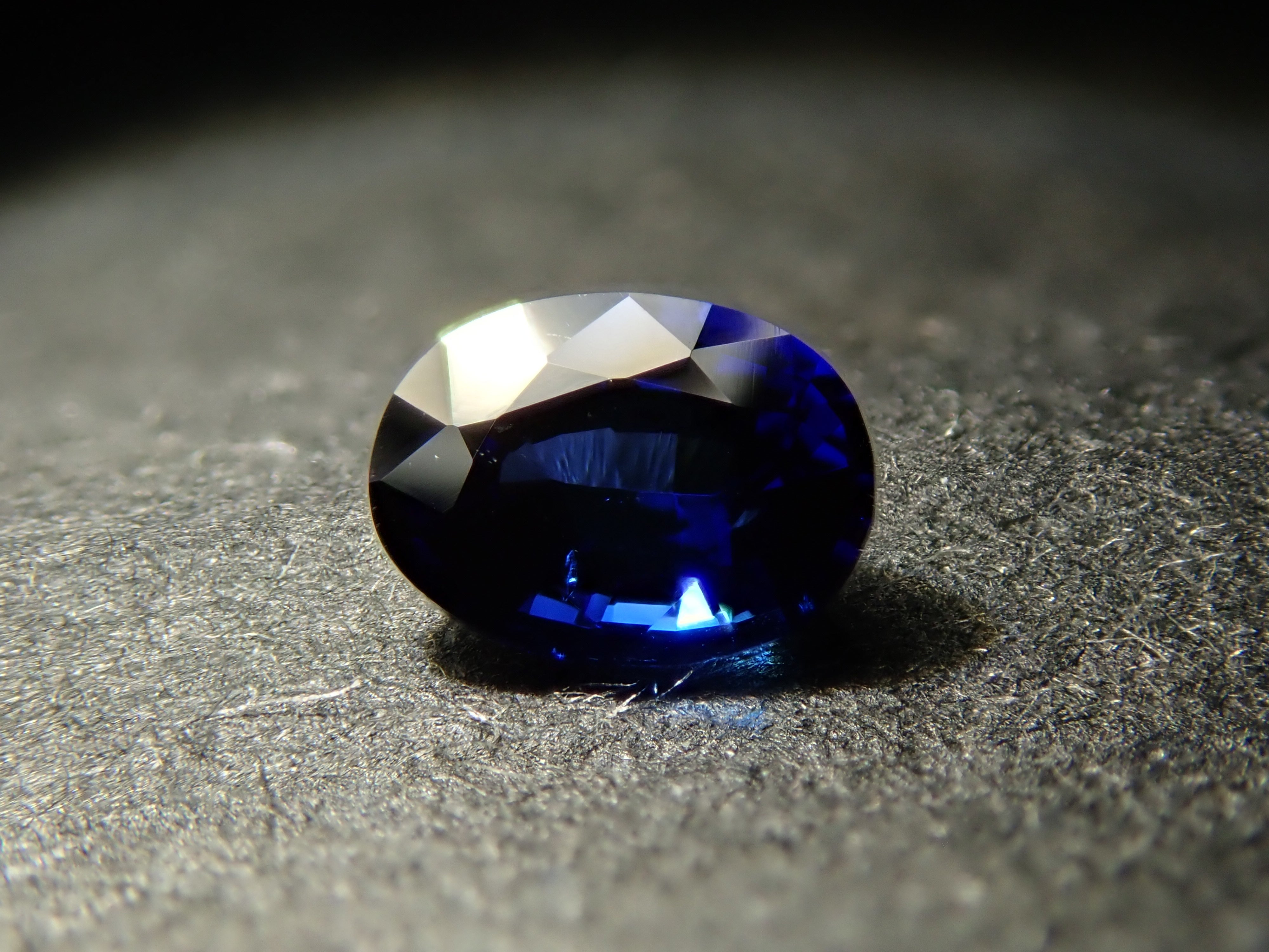 スリランカ産ブルーサファイア 0.187ctルース