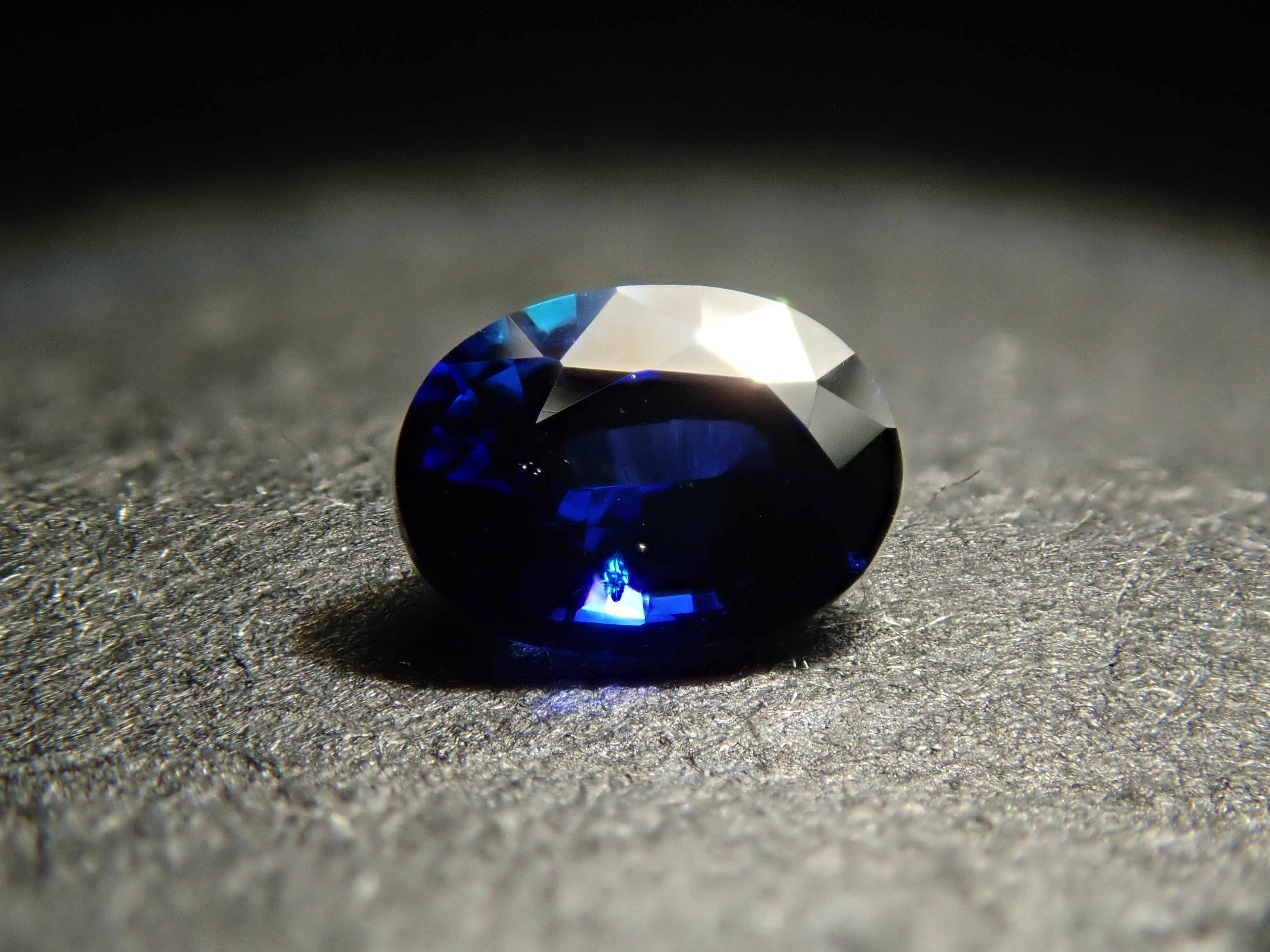 スリランカ産ブルーサファイア 0.187ctルース