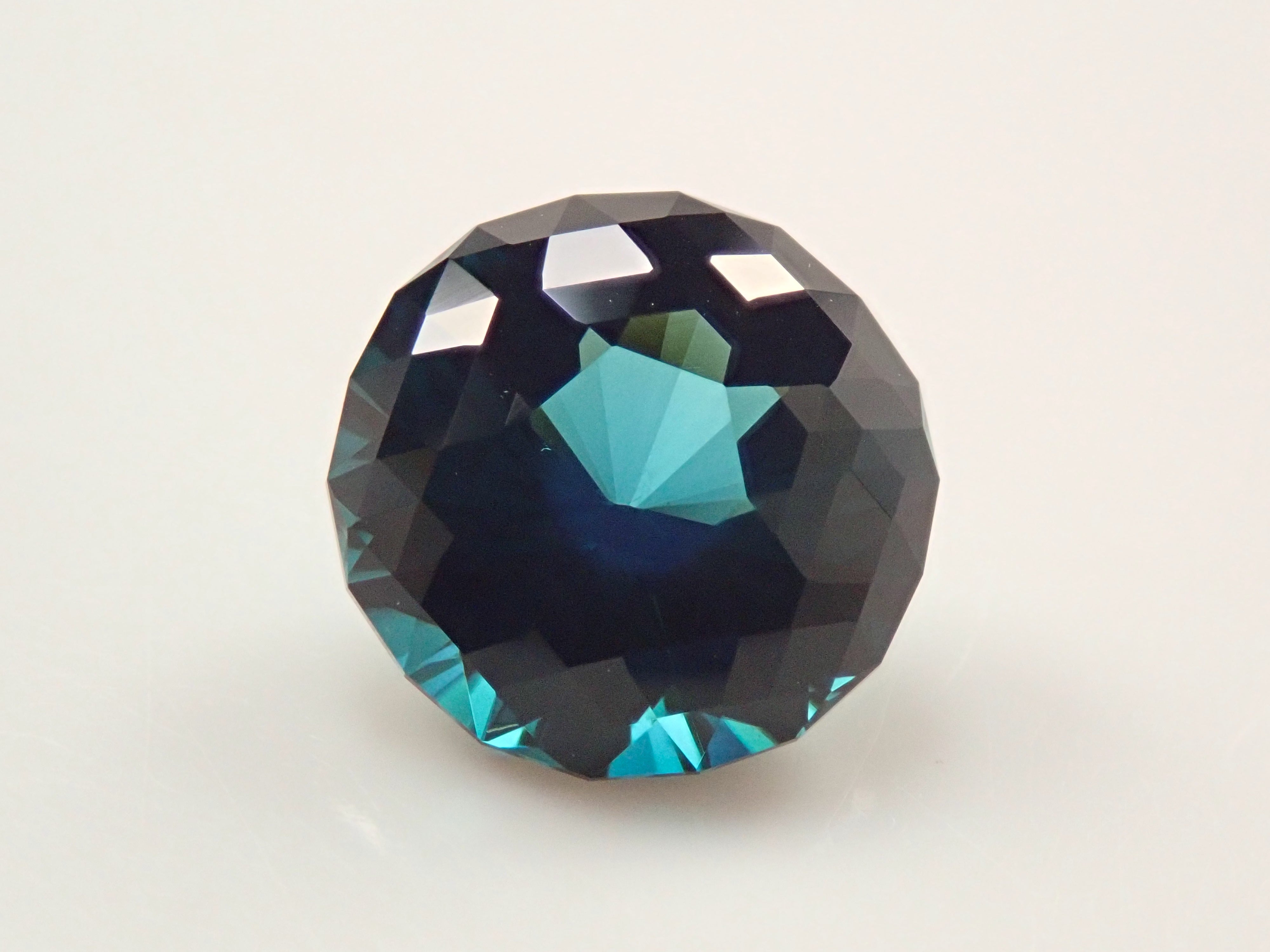 アフガニスタン産グリーントルマリン 7.8mm/1.738ctルース