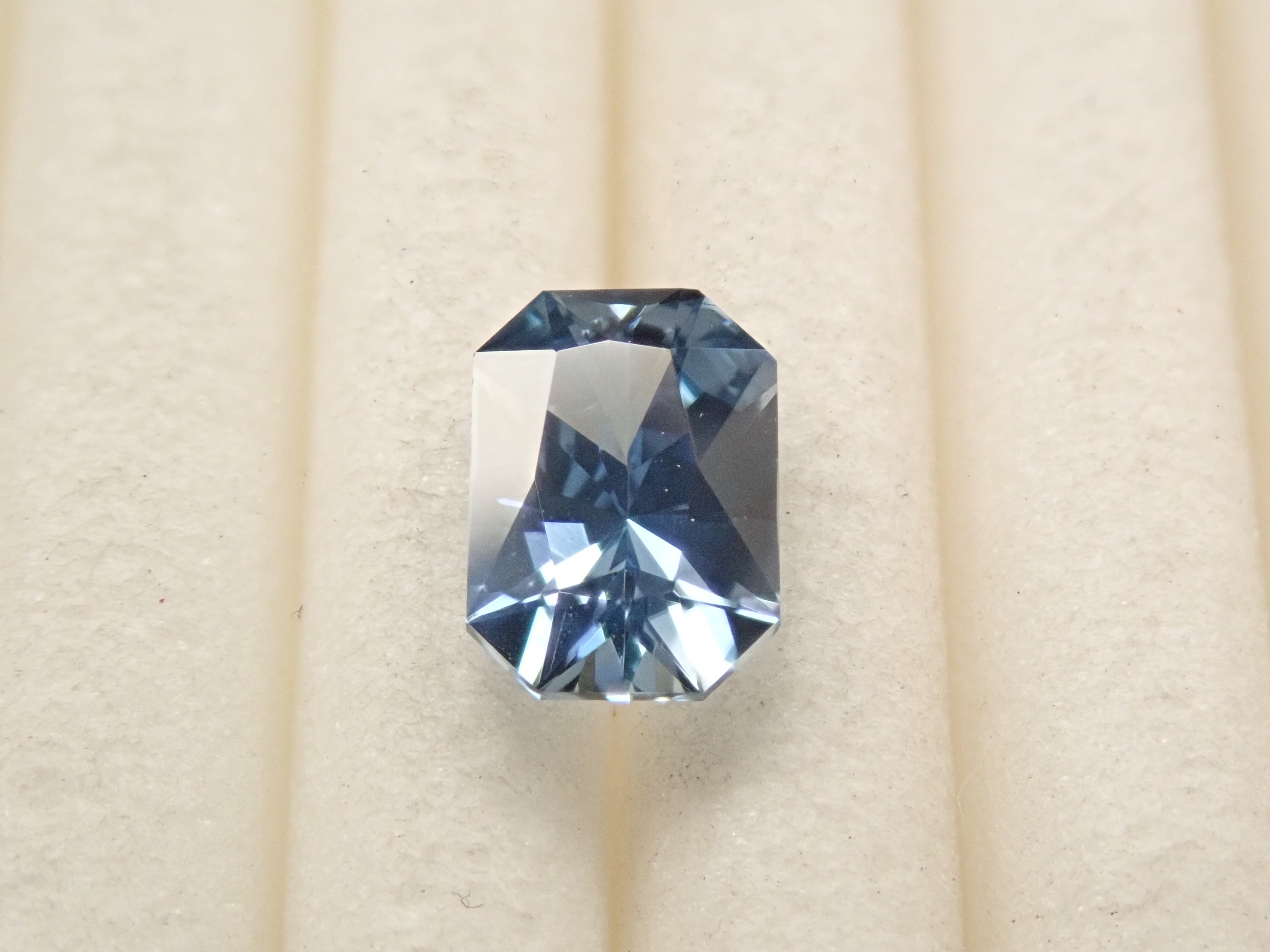 スリランカ産ブルーサファイア 0.555ctルース