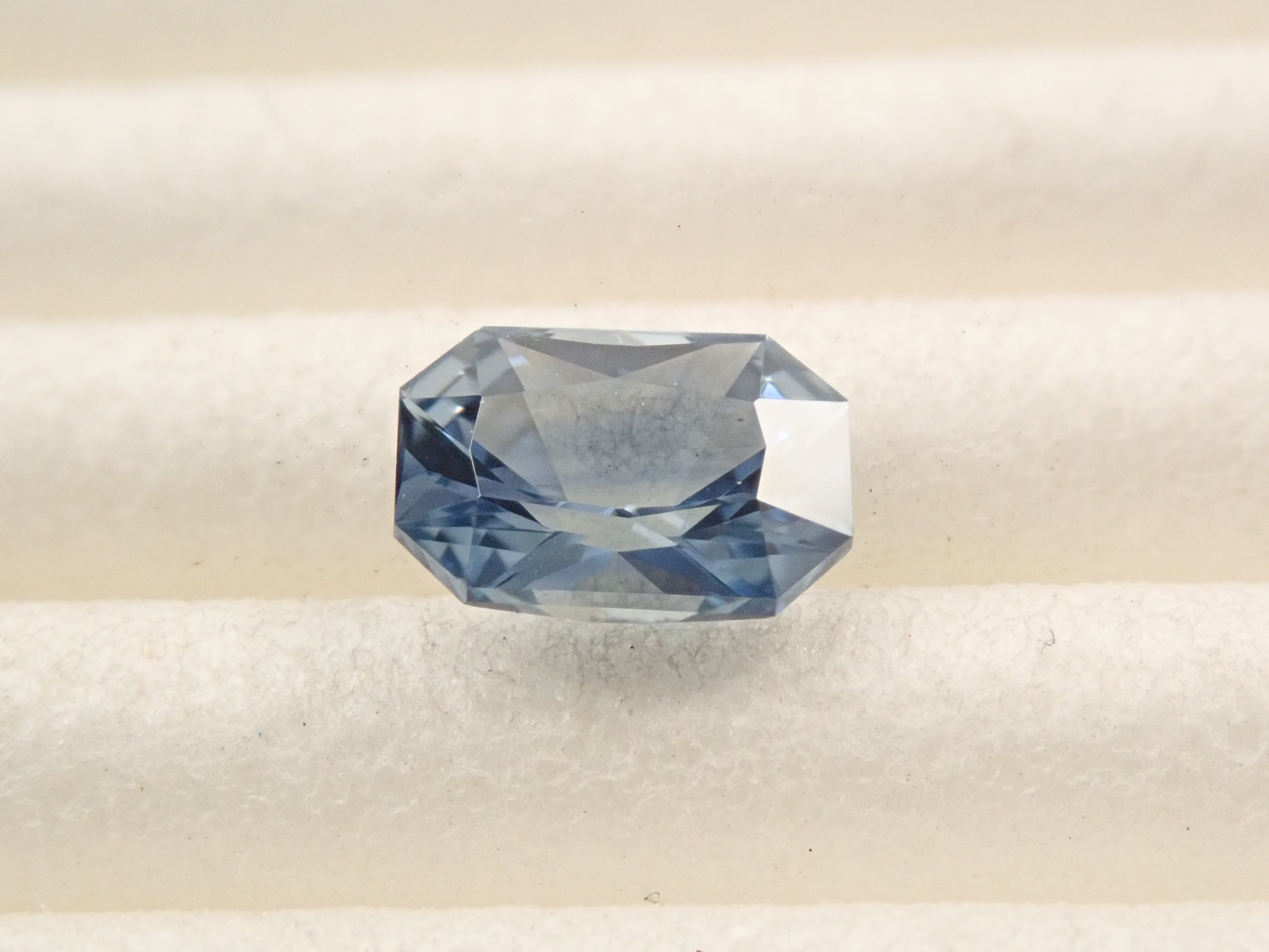 スリランカ産ブルーサファイア 0.555ctルース
