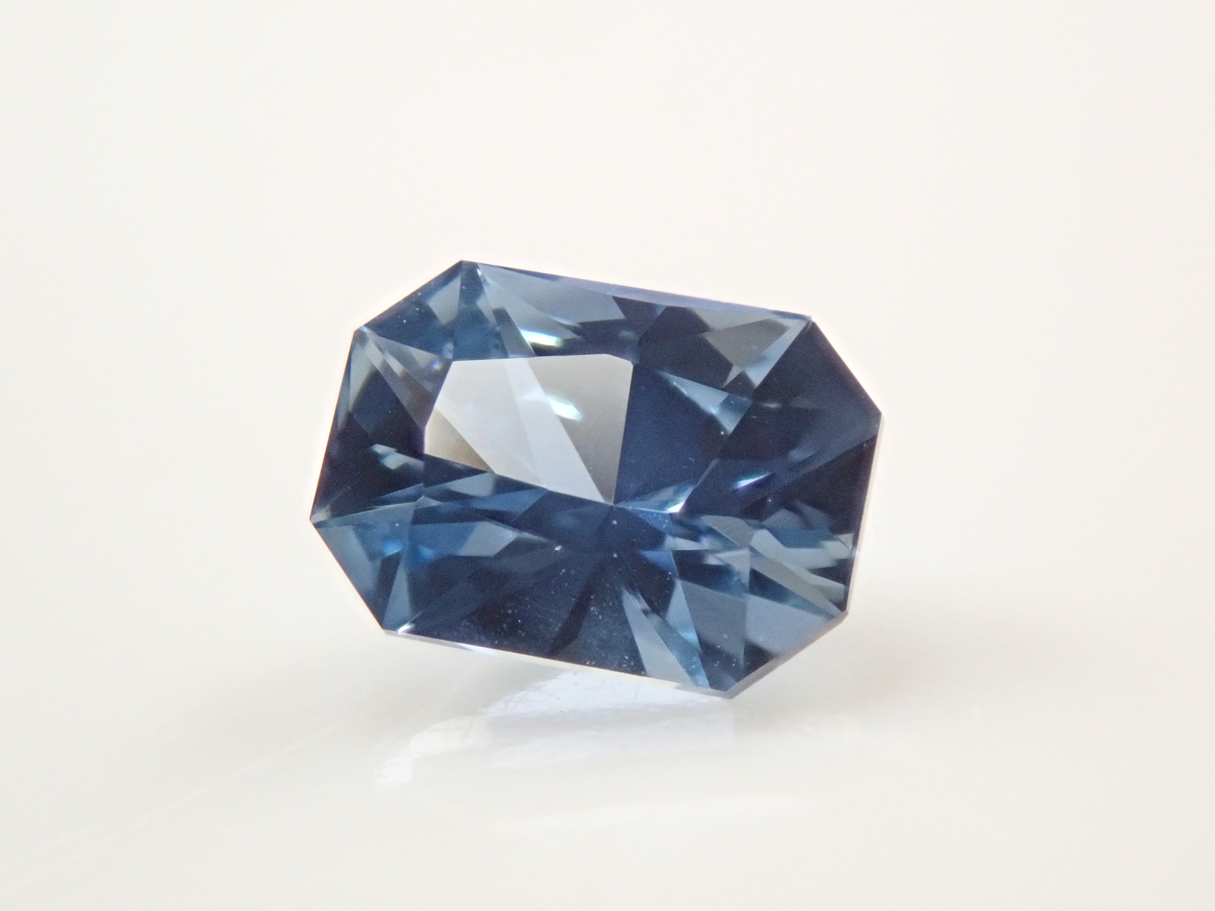 スリランカ産ブルーサファイア 0.555ctルース