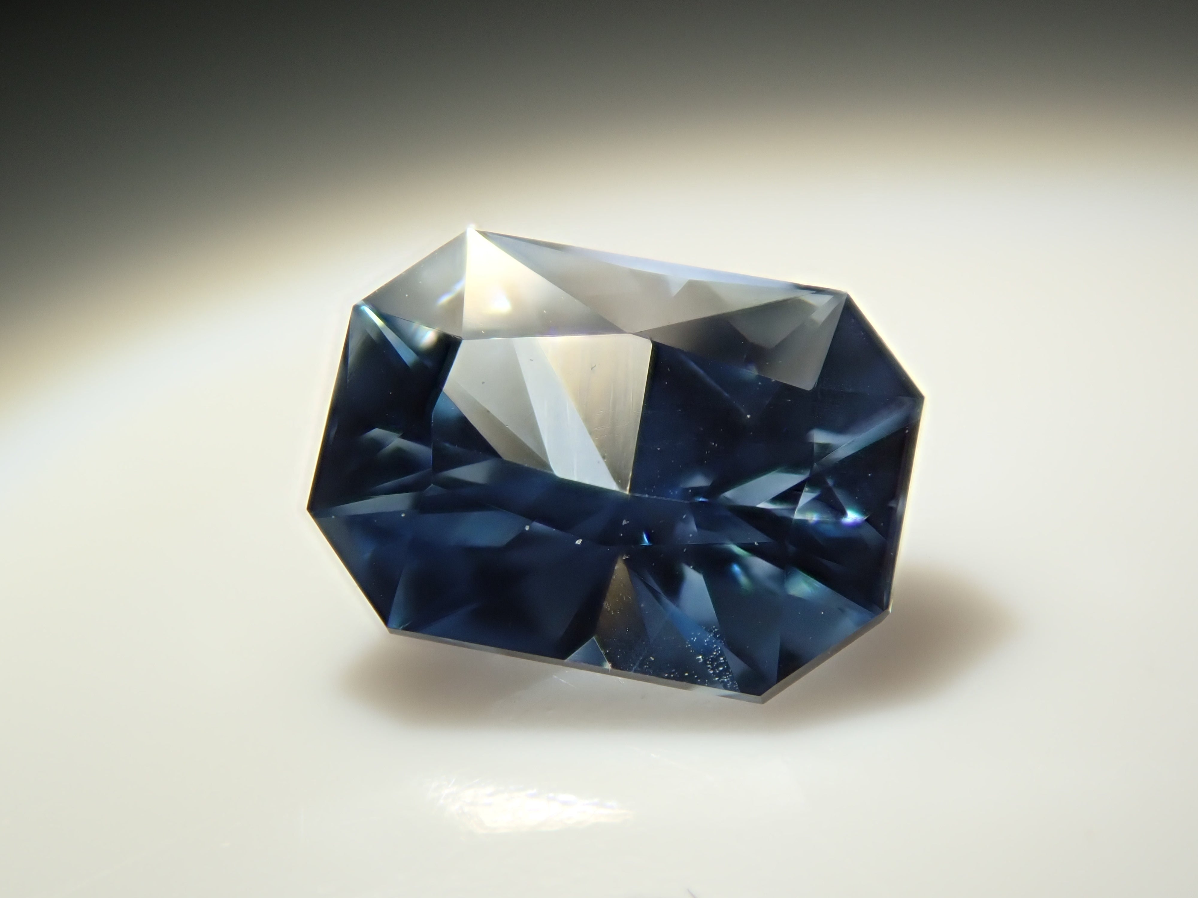 スリランカ産ブルーサファイア 0.555ctルース