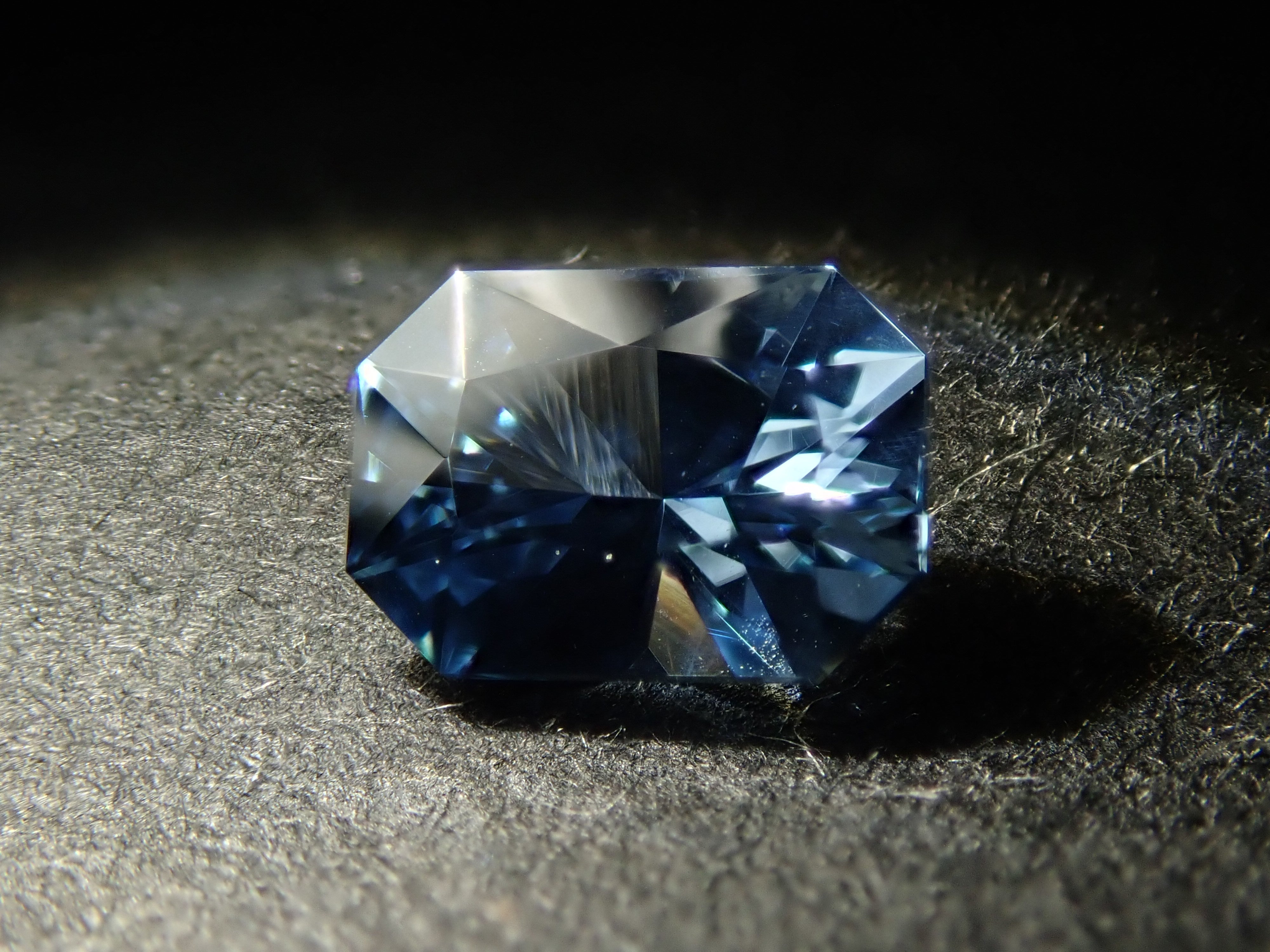 スリランカ産ブルーサファイア 0.555ctルース