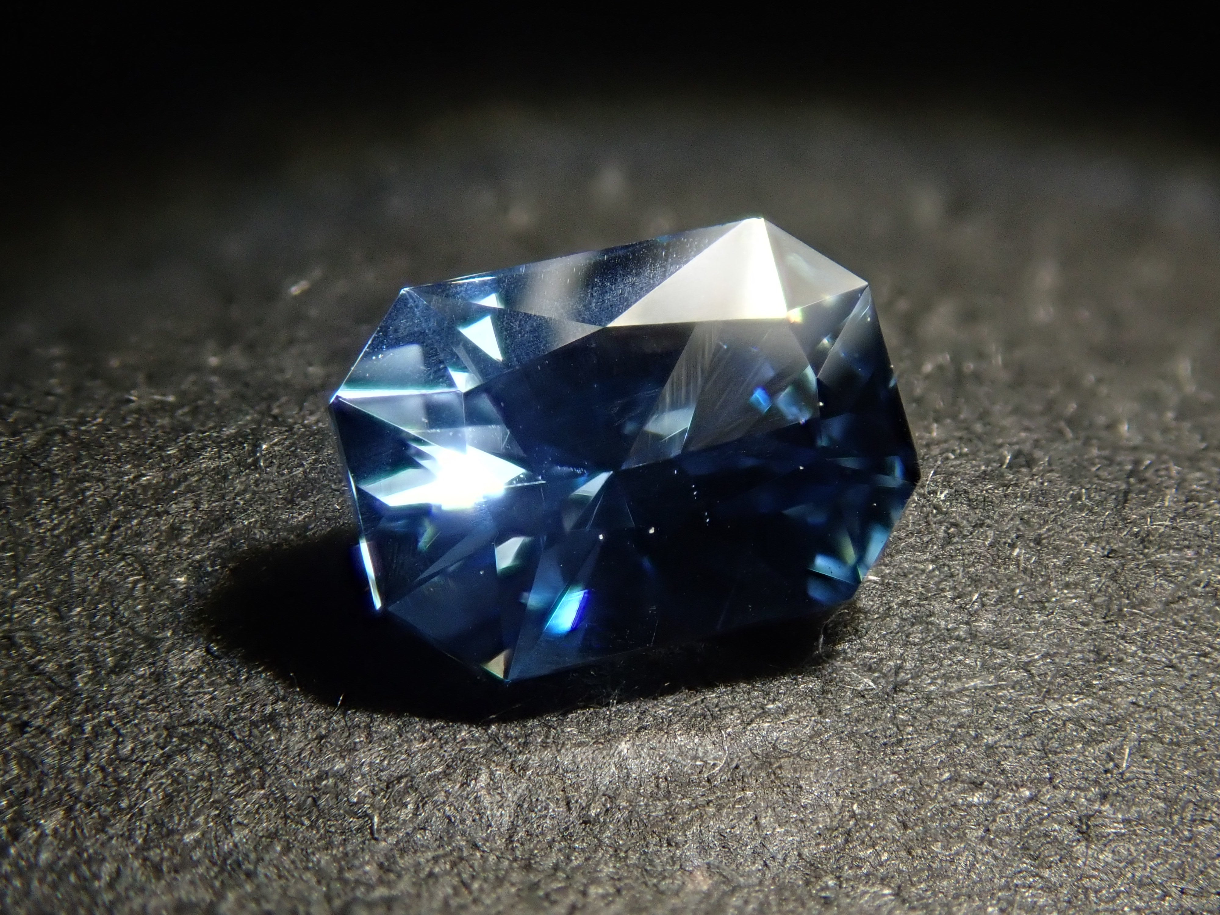 スリランカ産ブルーサファイア 0.555ctルース