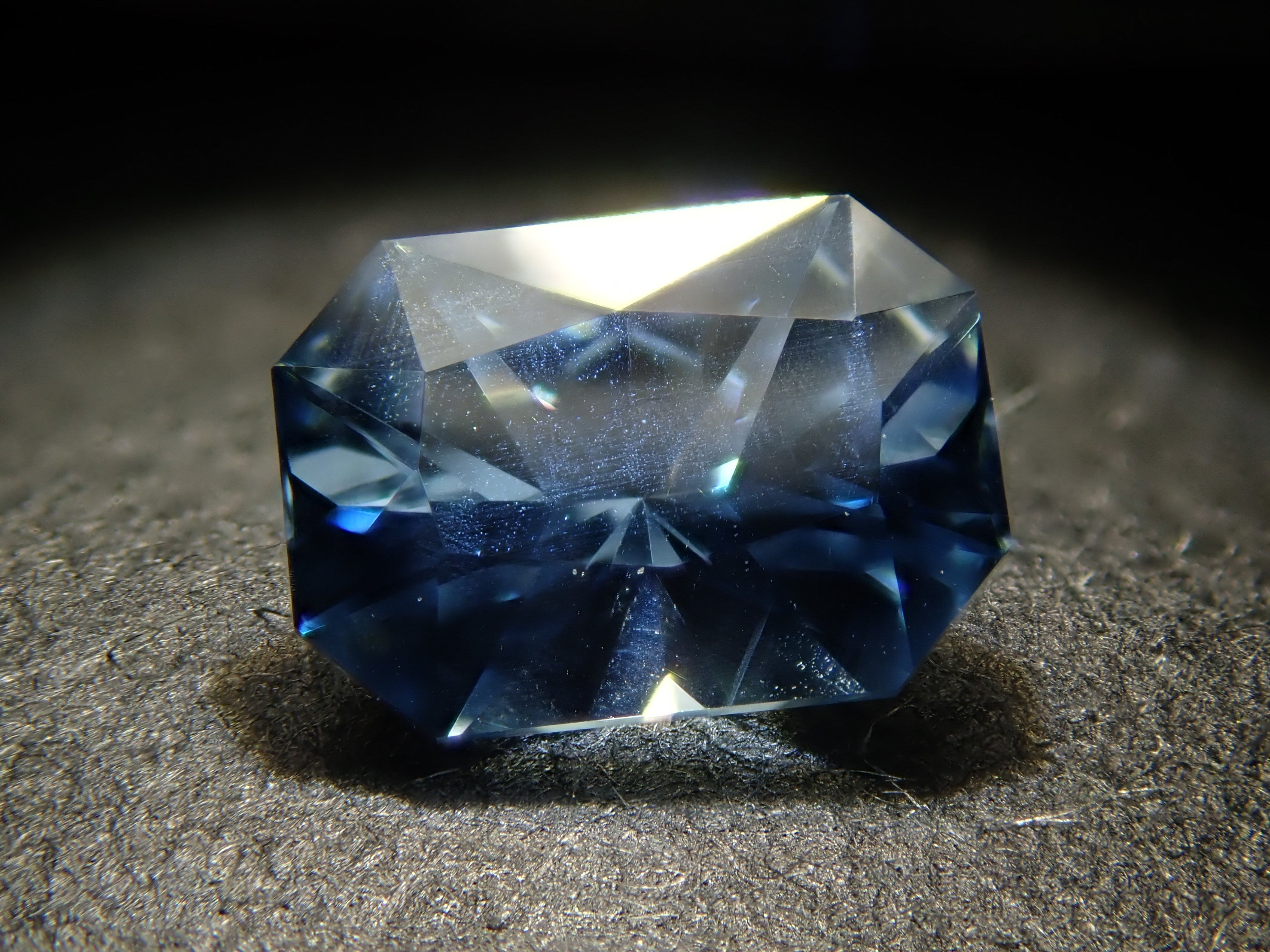 スリランカ産ブルーサファイア 0.555ctルース