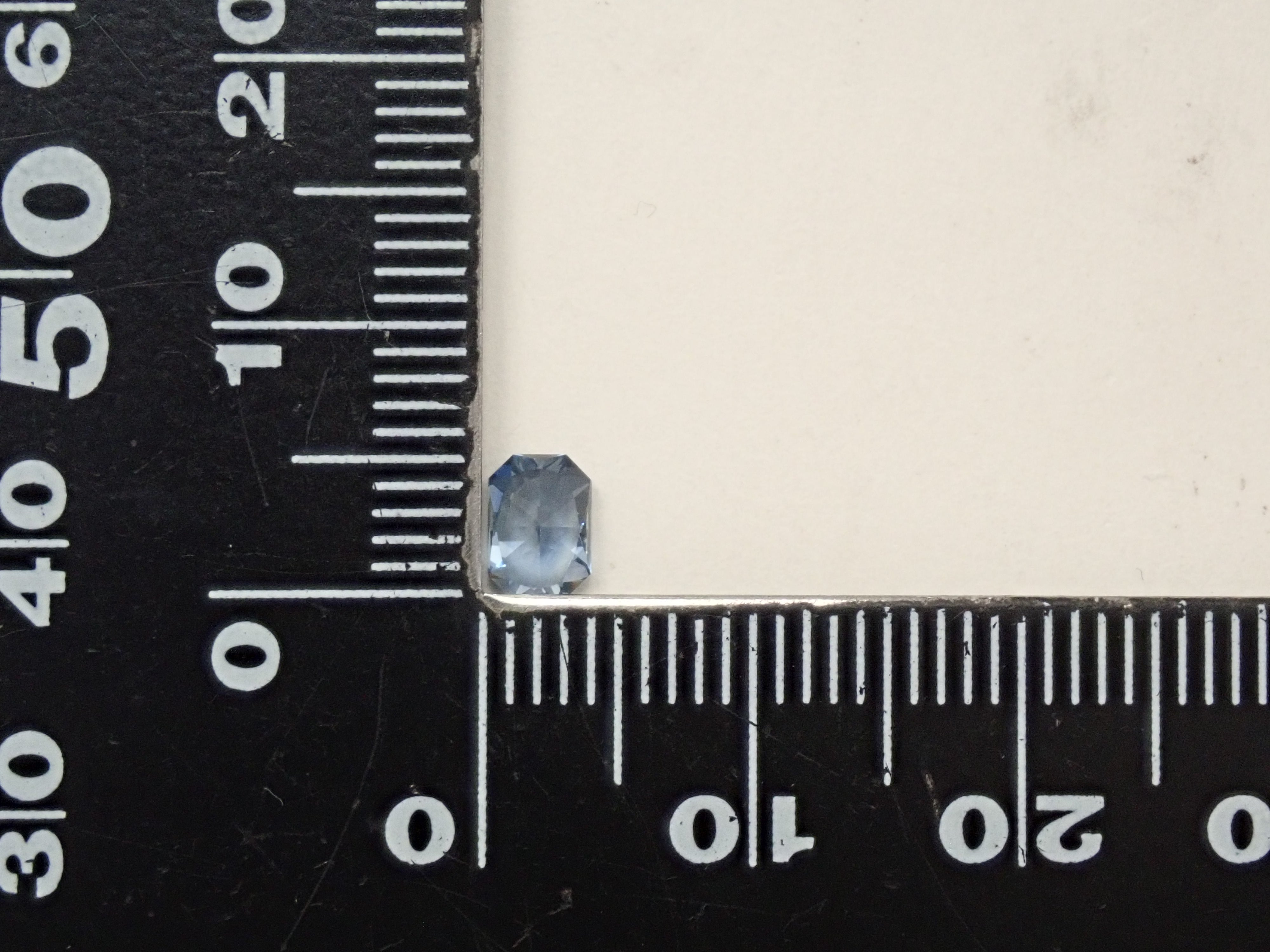 スリランカ産ブルーサファイア 0.555ctルース