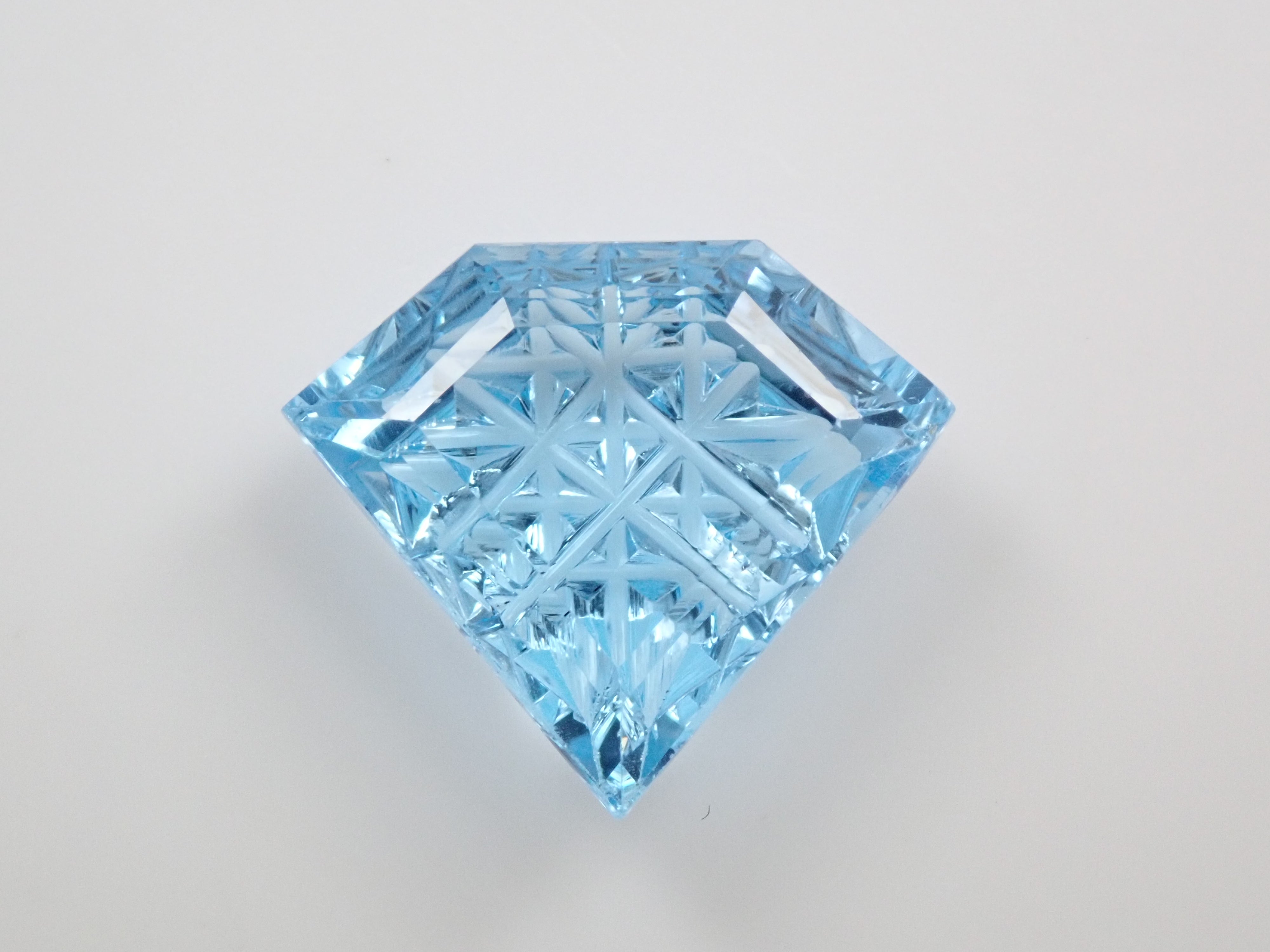 【甲州貴石切子plus three】スイスブルートパーズ<彩> 4.842ctルース