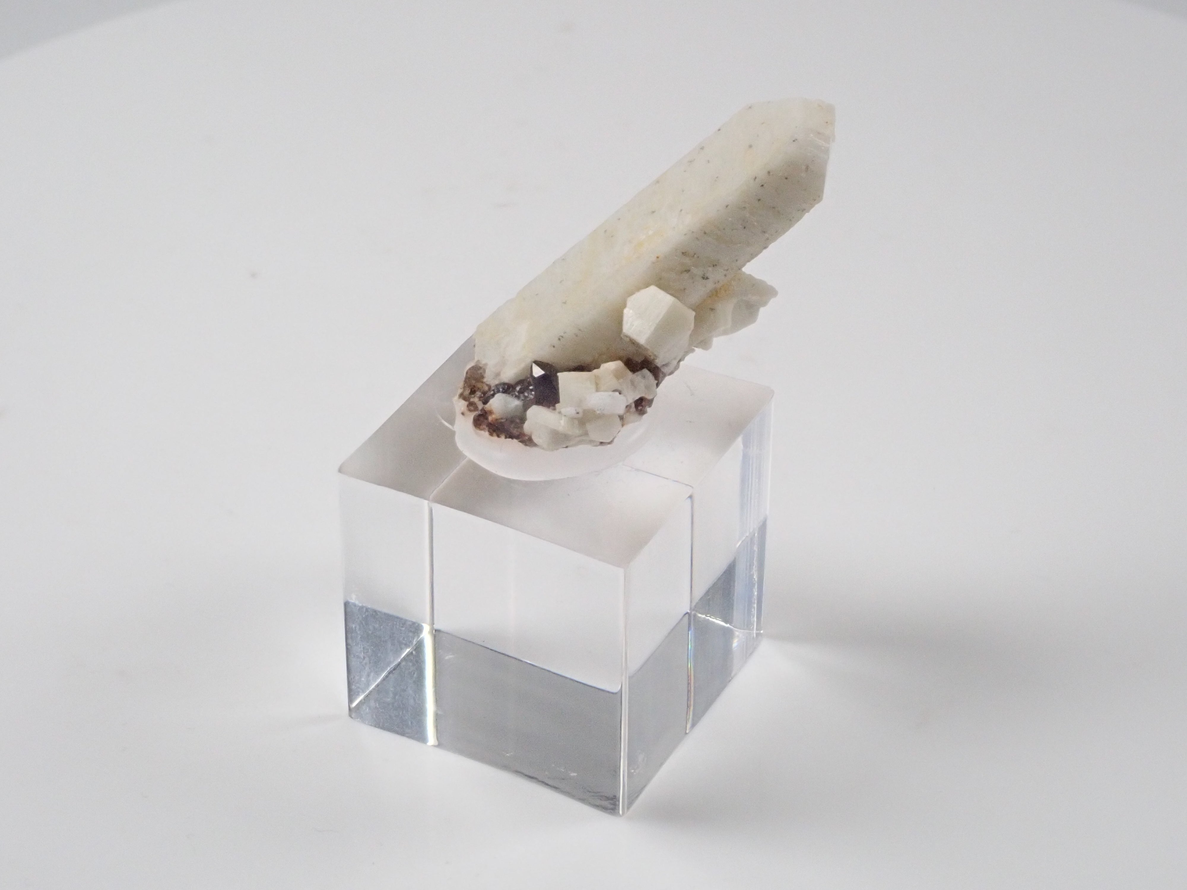 Pork stone + feldspar from Ebikawa Village, Gifu Prefecture + rhodochrosite from Hokkaido 3-stone set {Multiple purchase discounts available}