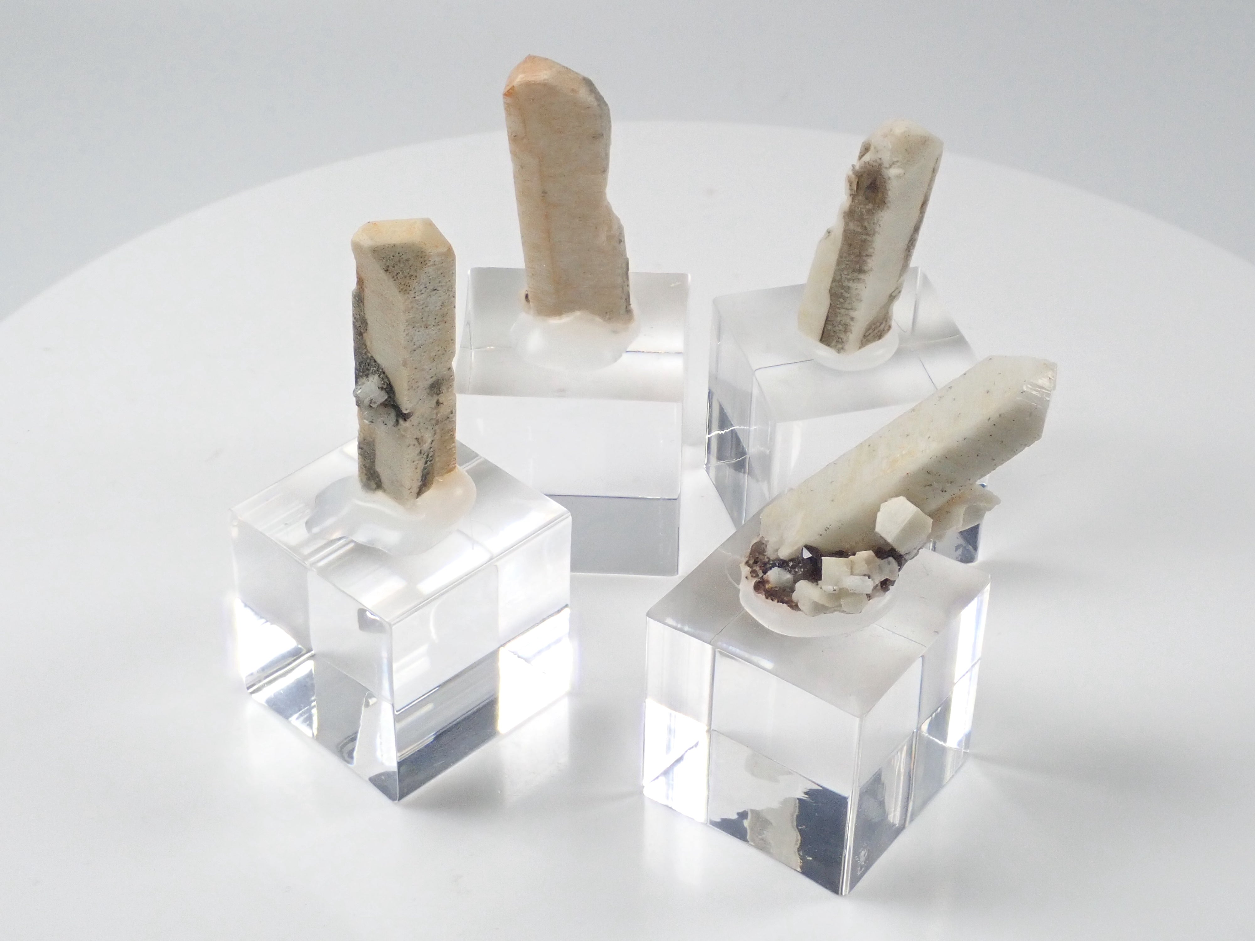 Pork stone + feldspar from Ebikawa Village, Gifu Prefecture + rhodochrosite from Hokkaido 3-stone set {Multiple purchase discounts available}