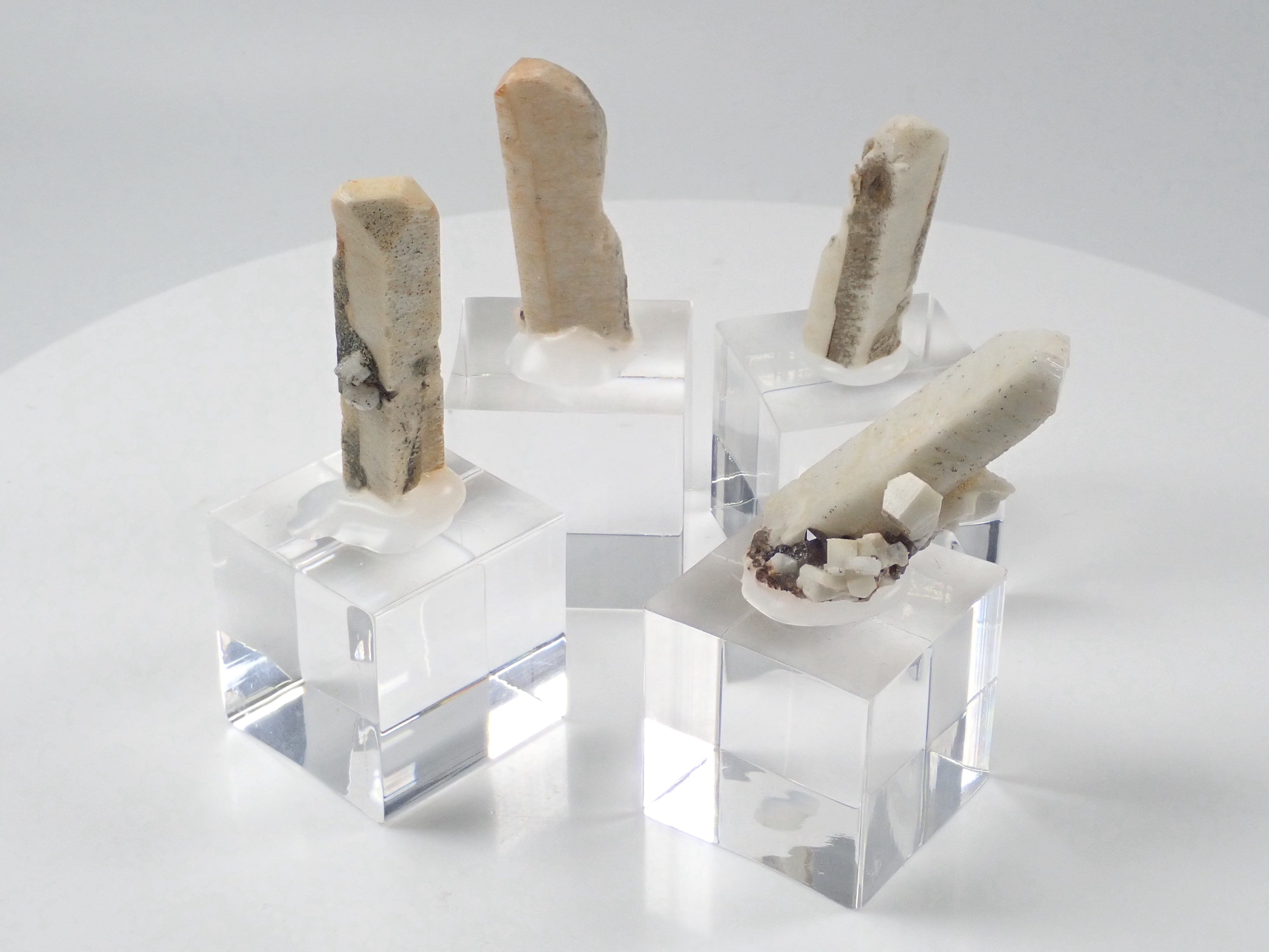 Pork stone + feldspar from Ebikawa Village, Gifu Prefecture + rhodochrosite from Hokkaido 3-stone set {Multiple purchase discounts available}