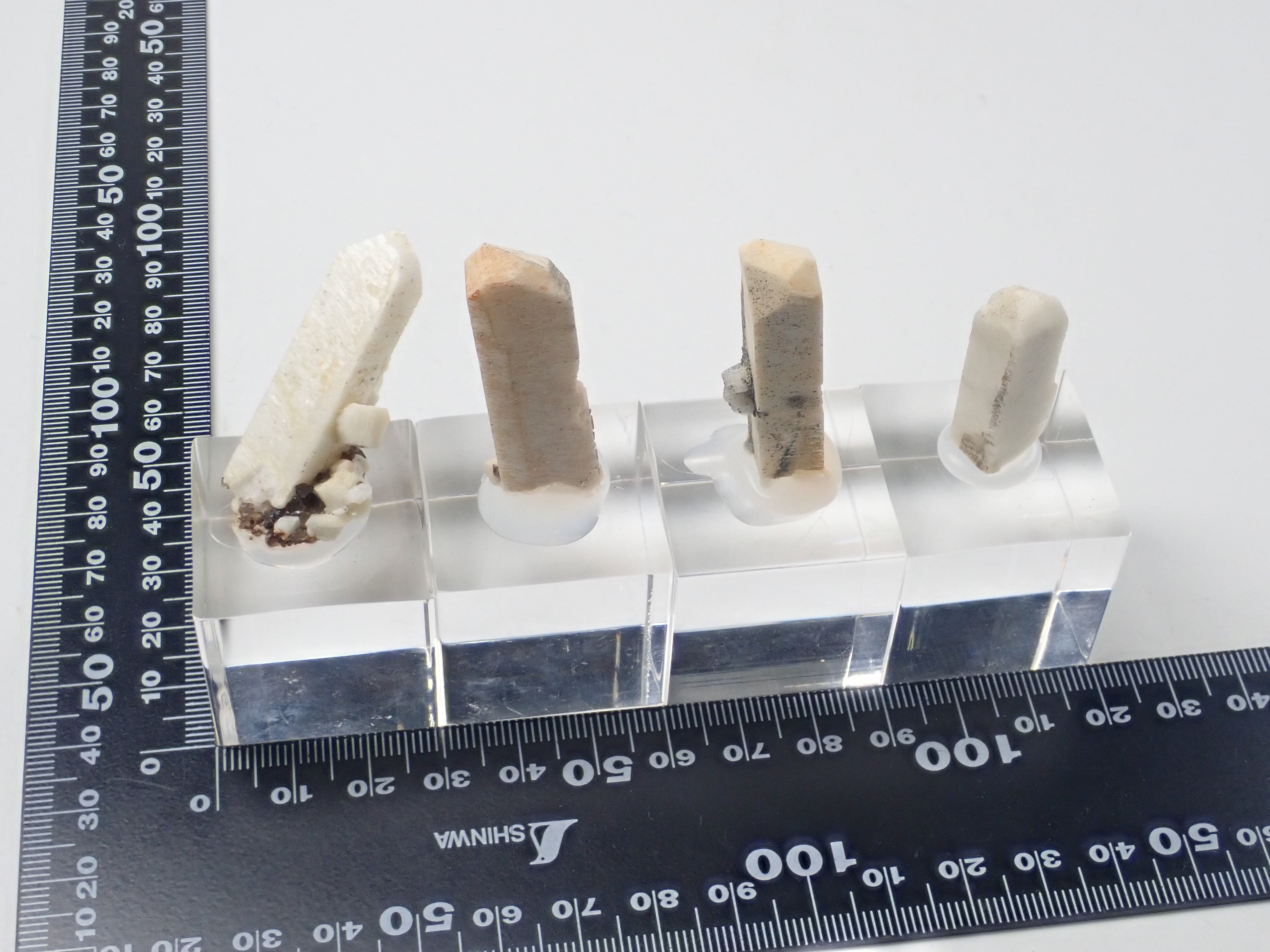 Pork stone + feldspar from Ebikawa Village, Gifu Prefecture + rhodochrosite from Hokkaido 3-stone set {Multiple purchase discounts available}