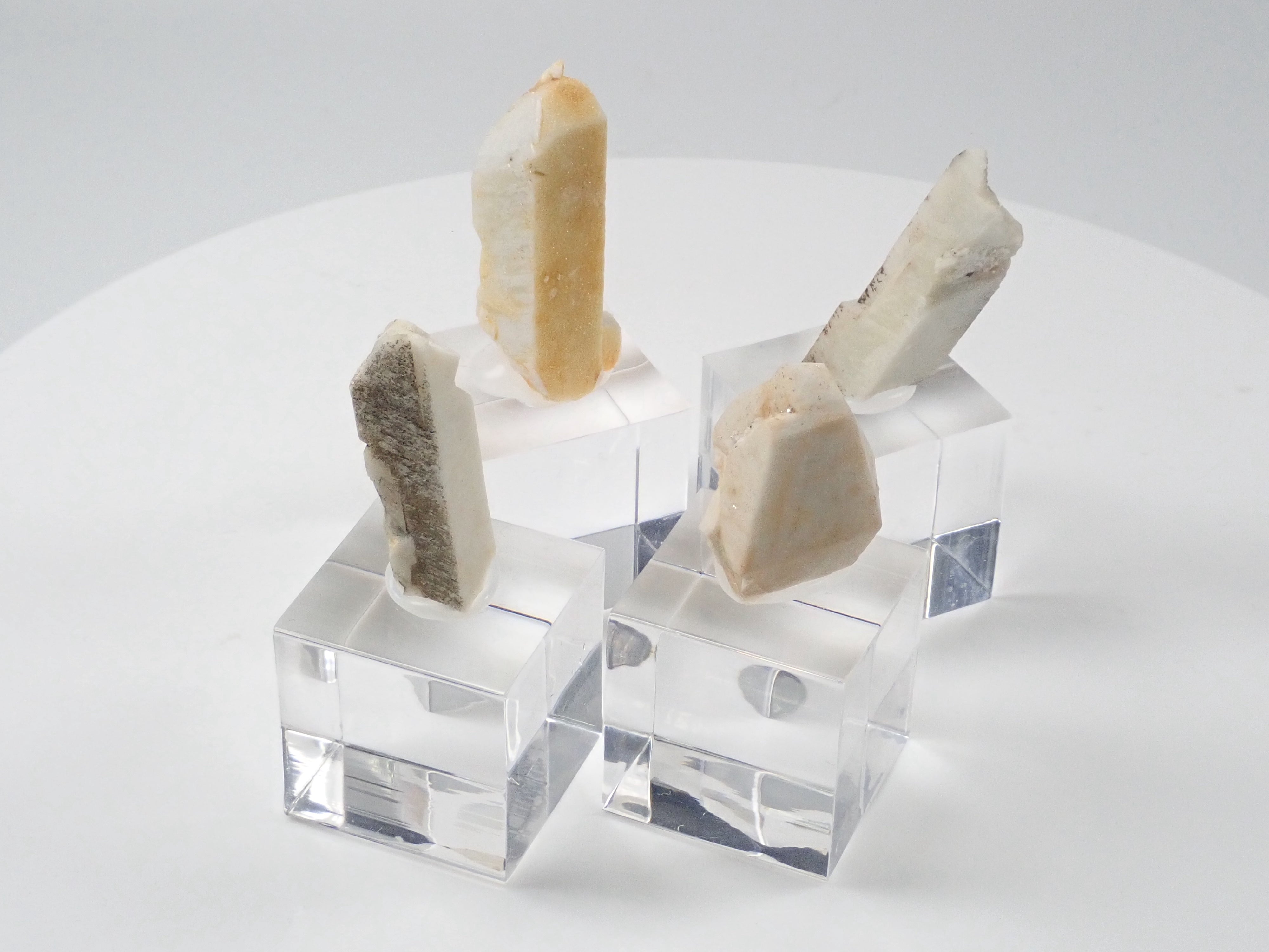 Pork stone + feldspar from Ebikawa Village, Gifu Prefecture + rhodochrosite from Hokkaido 3-stone set {Multiple purchase discounts available}