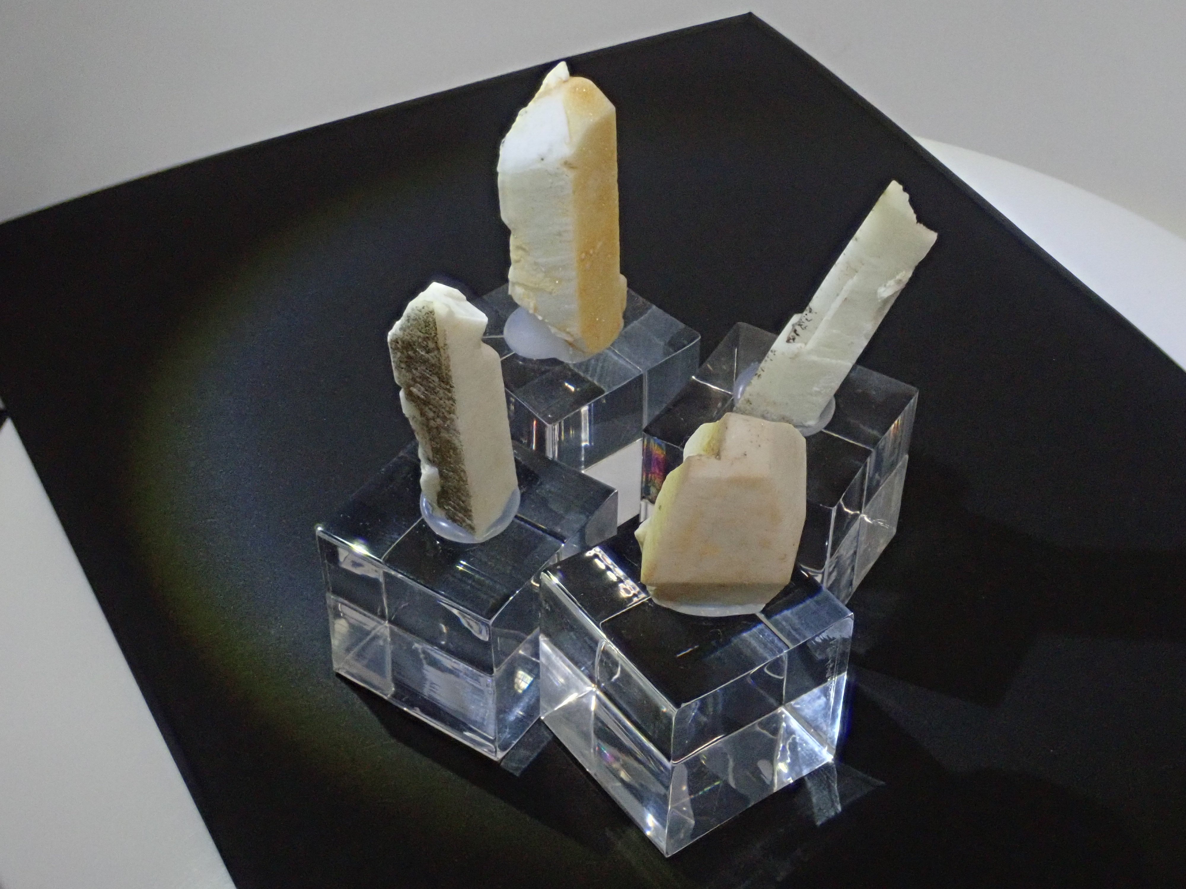 Pork stone + feldspar from Ebikawa Village, Gifu Prefecture + rhodochrosite from Hokkaido 3-stone set {Multiple purchase discounts available}