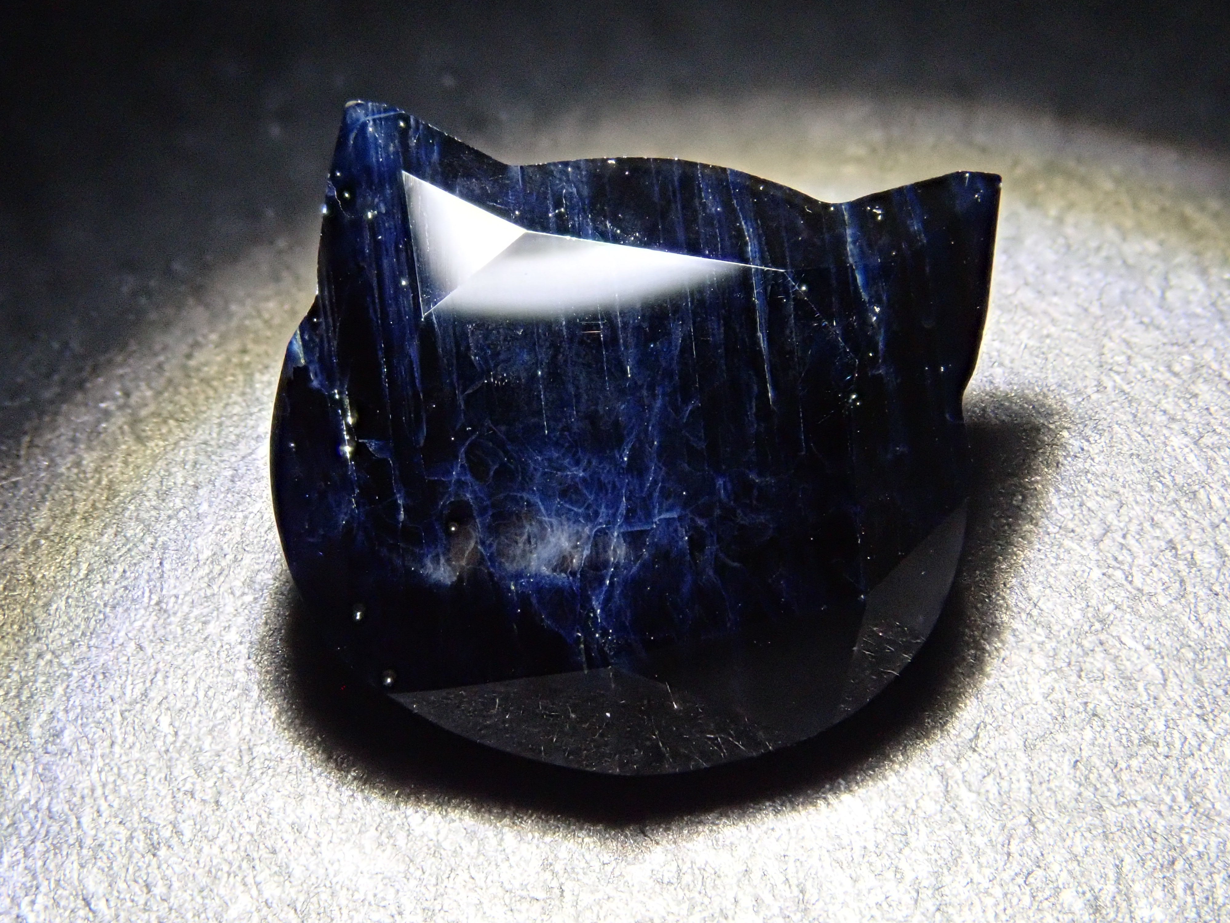 【猫カット】タイ産サファイア 4.746ctルース