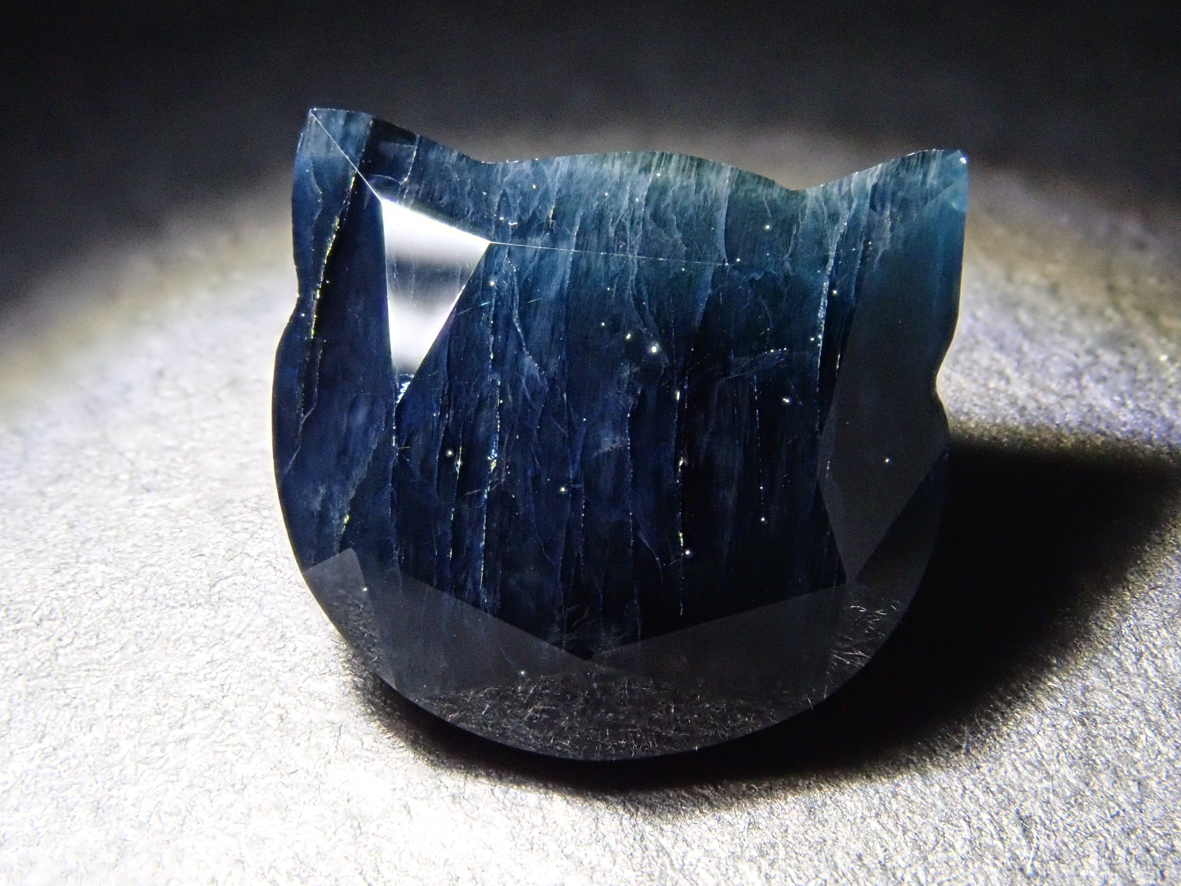 【猫カット】タイ産サファイア 5.255ctルース