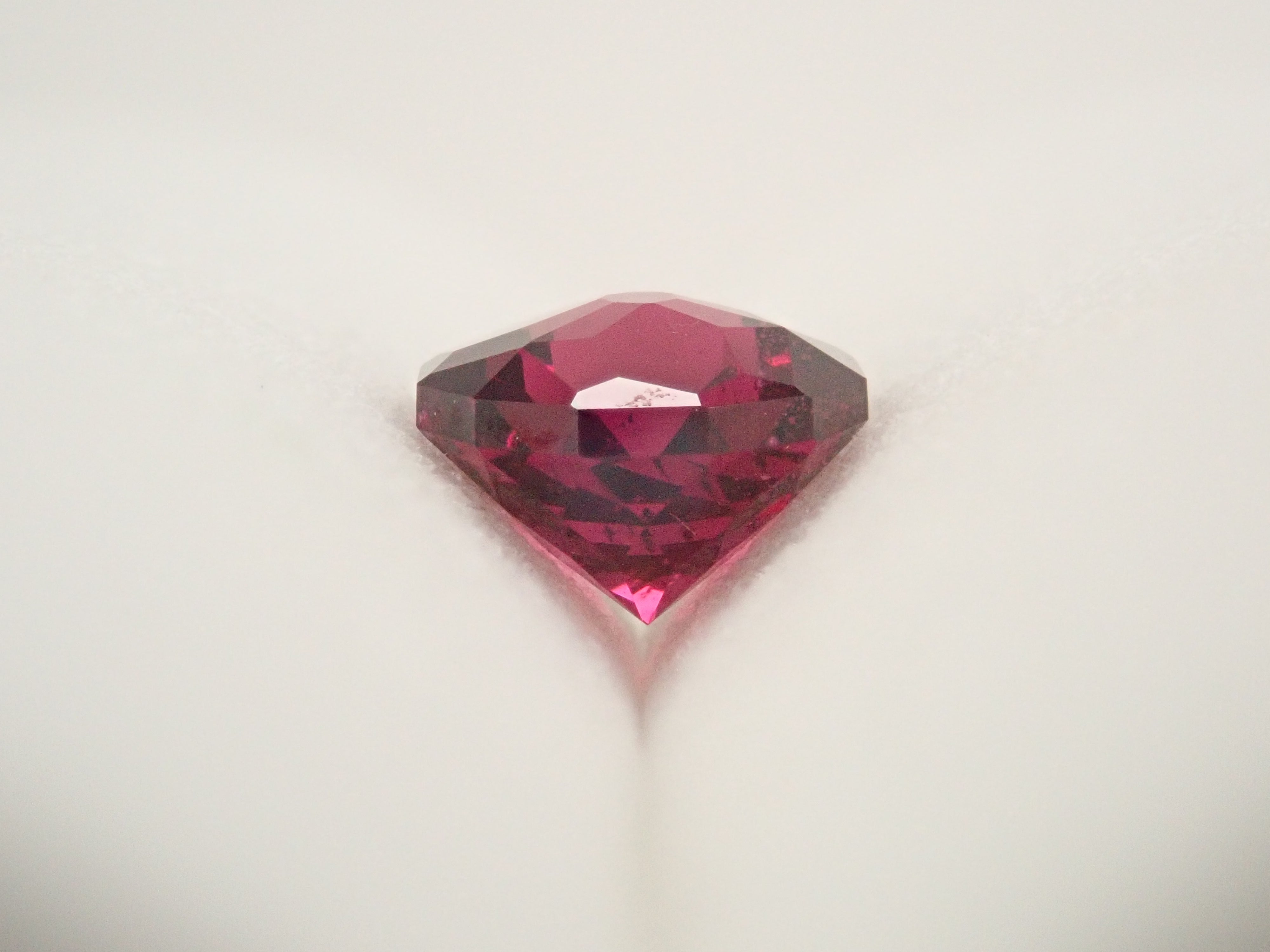 【11/22 22時販売】タンザニア産ロードライトガーネット 5.3mm/0.903ctルース