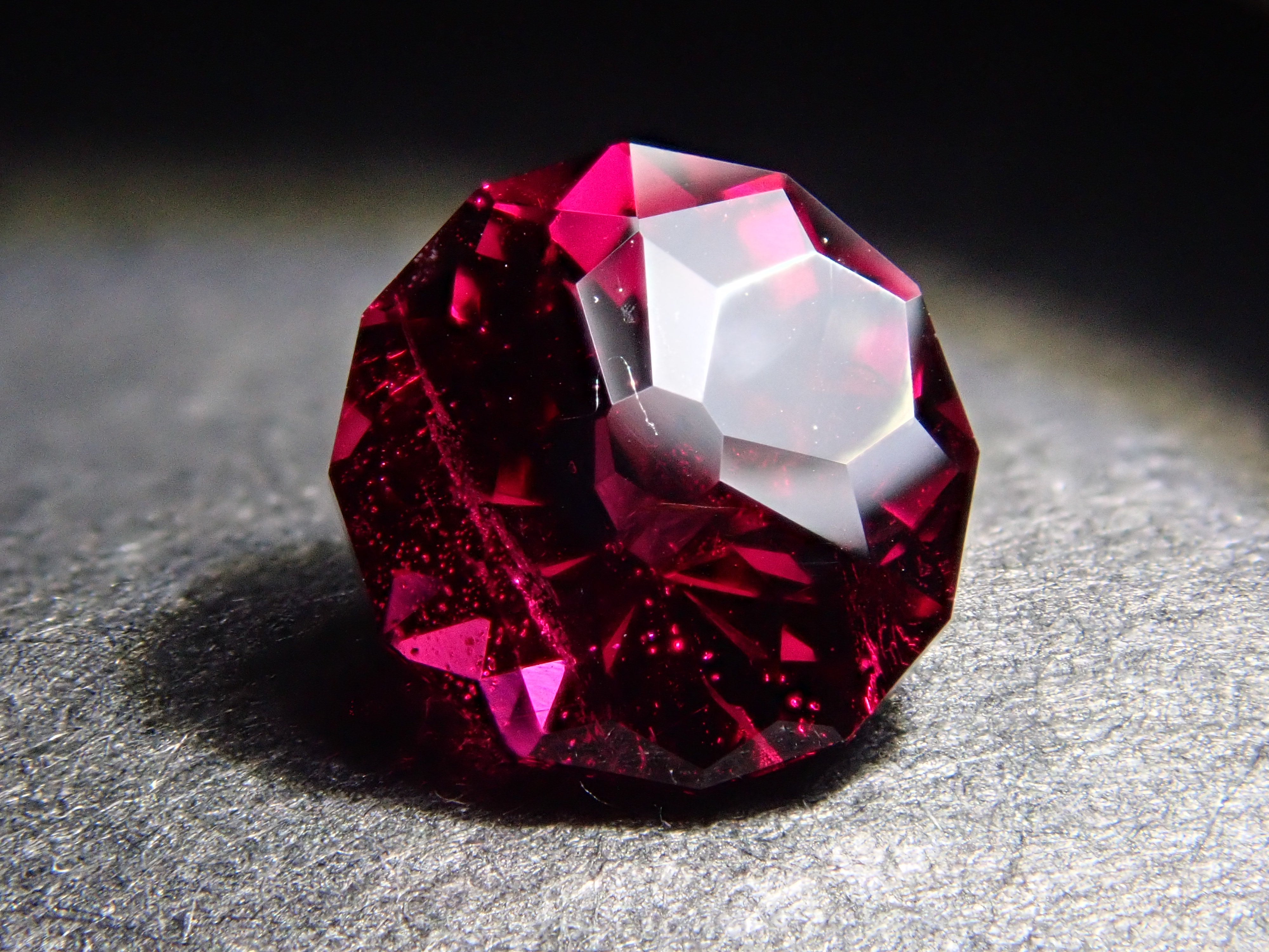 【11/22 22時販売】タンザニア産ロードライトガーネット 5.3mm/0.903ctルース