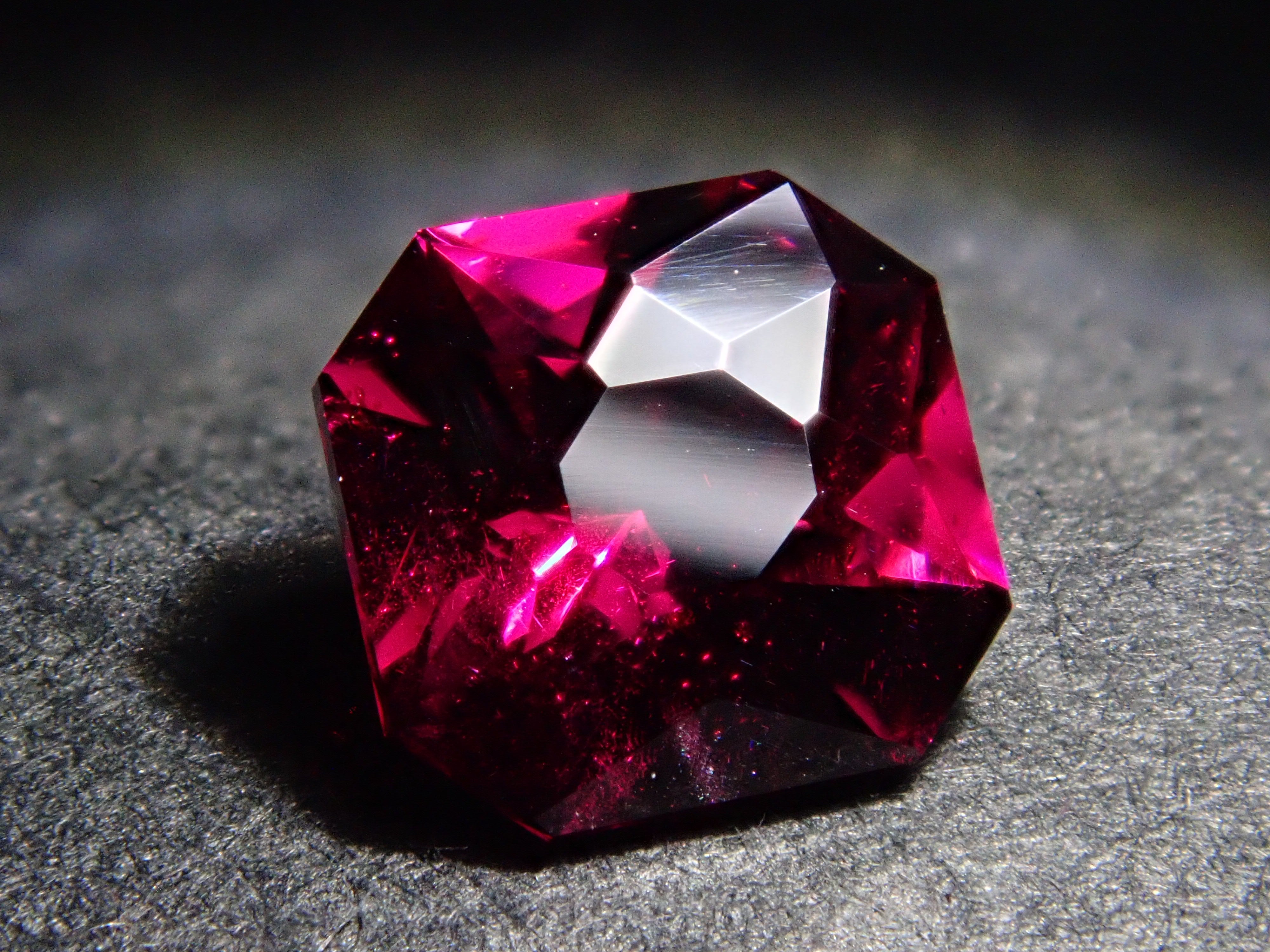 【11/22 22時販売】タンザニア産ロードライトガーネット 0.843ctルース