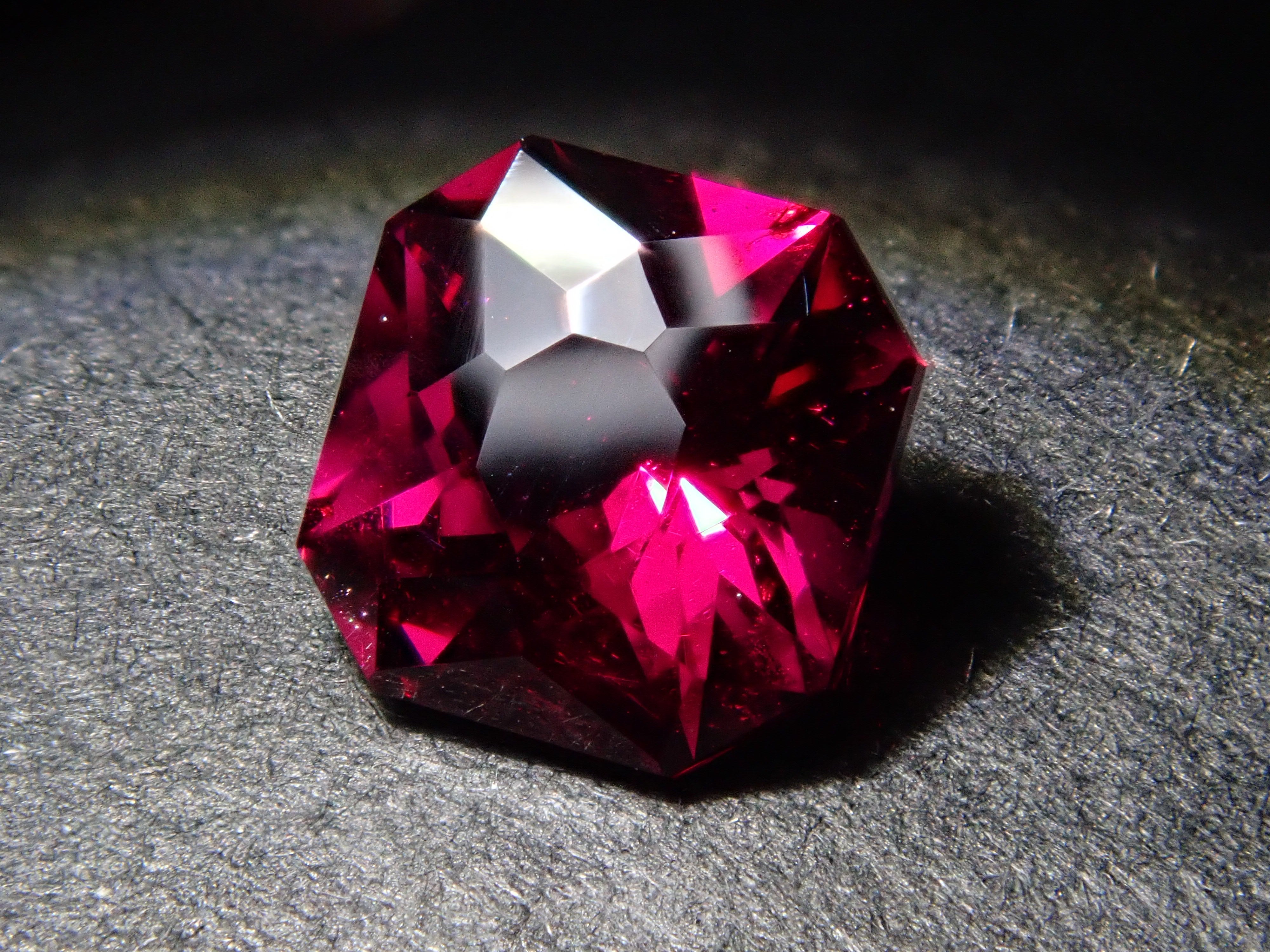 【11/22 22時販売】タンザニア産ロードライトガーネット 0.843ctルース