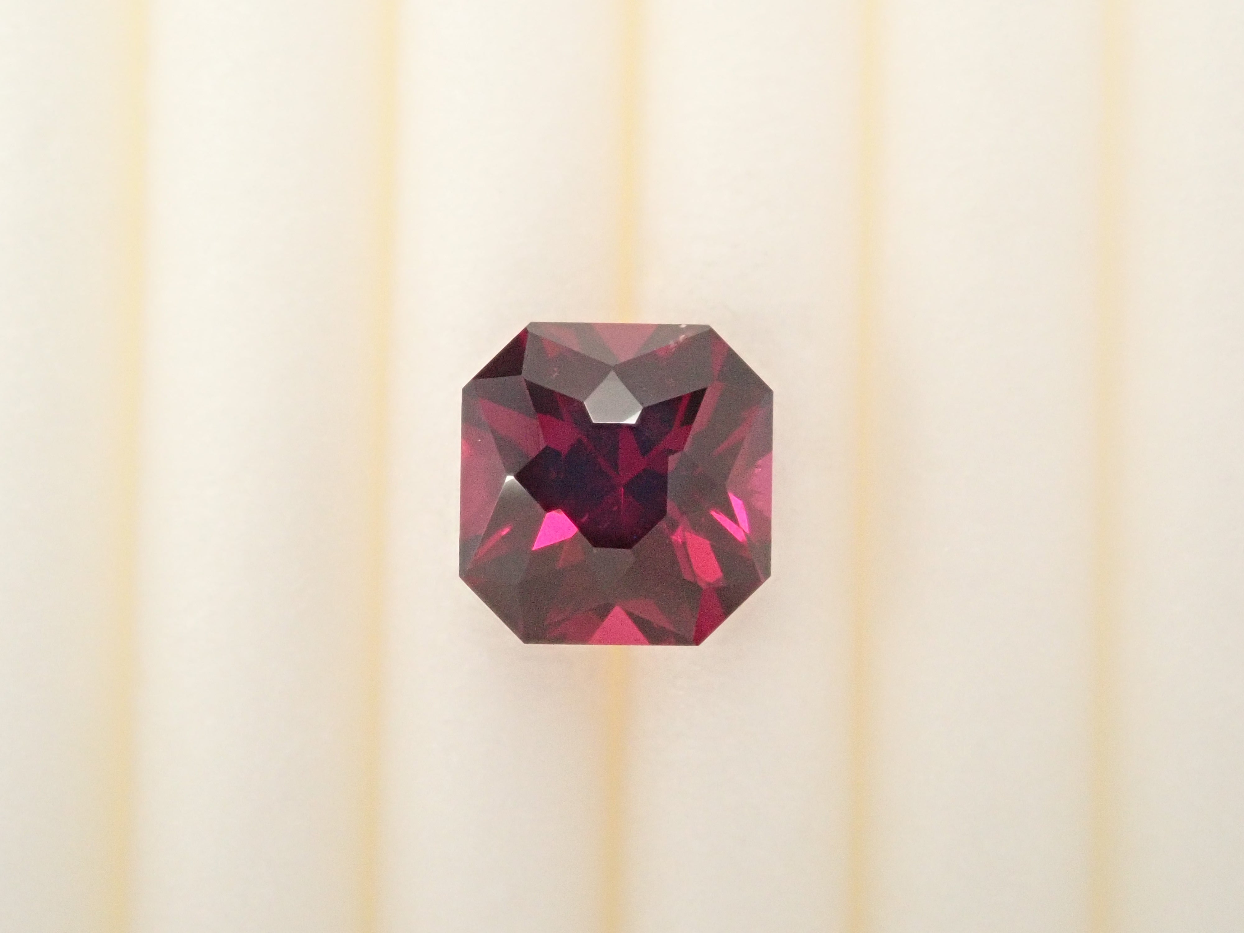 【11/22 22時販売】タンザニア産ロードライトガーネット 0.843ctルース