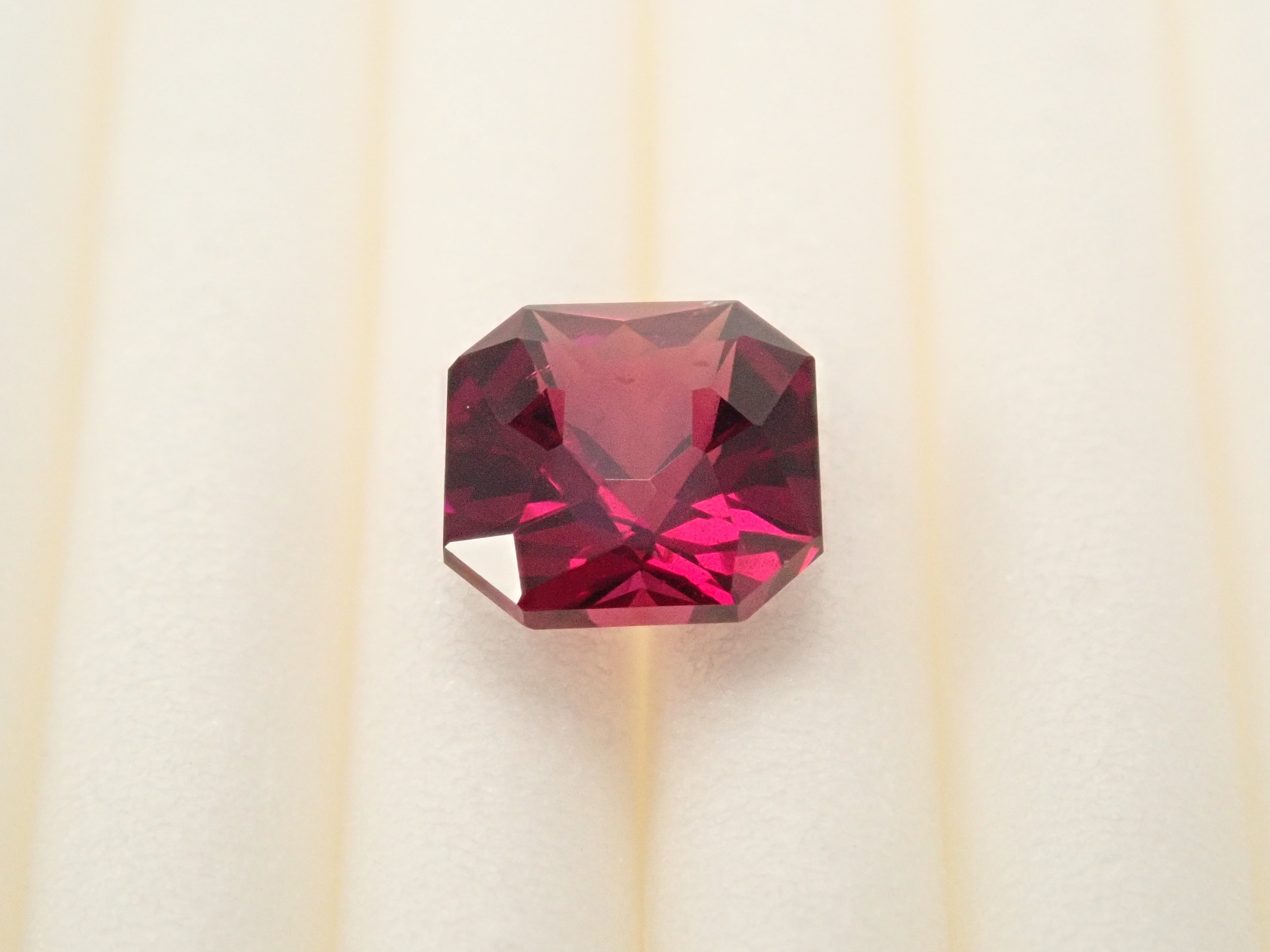 【11/22 22時販売】タンザニア産ロードライトガーネット 0.843ctルース