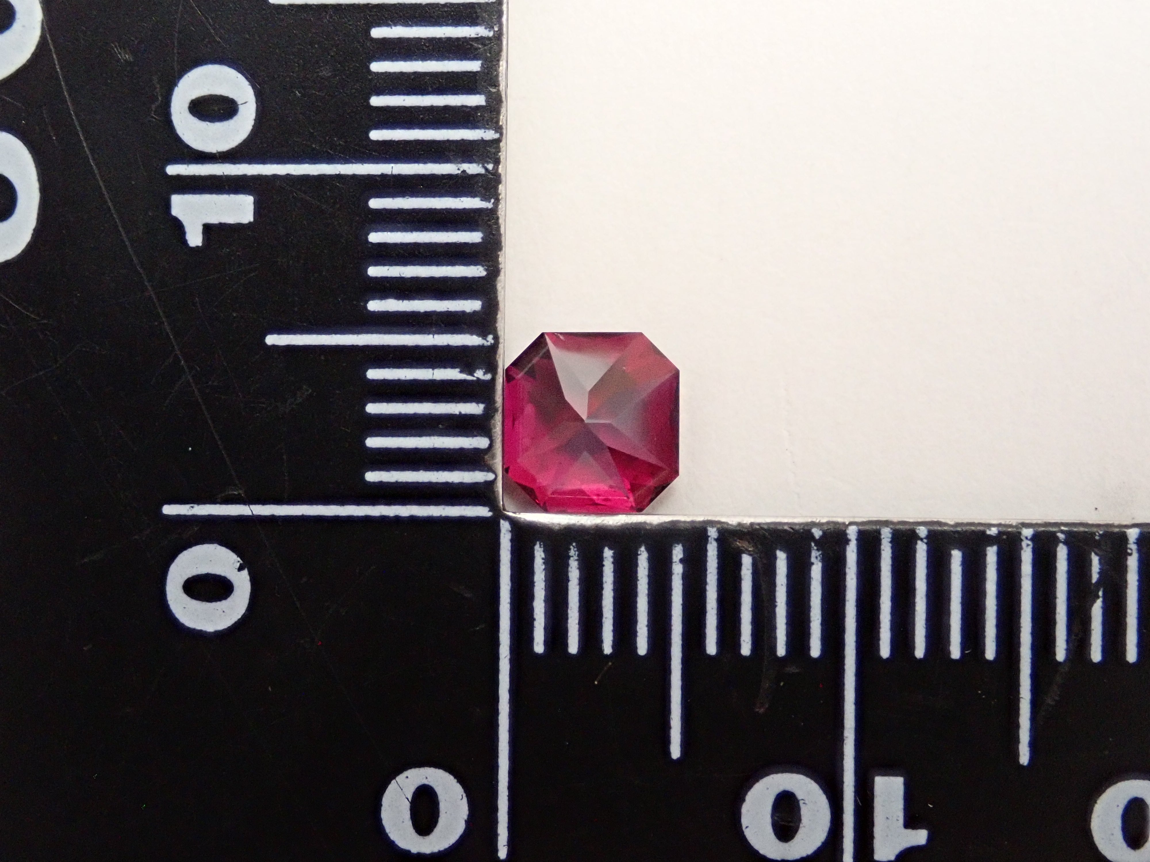 【11/22 22時販売】タンザニア産ロードライトガーネット 0.843ctルース