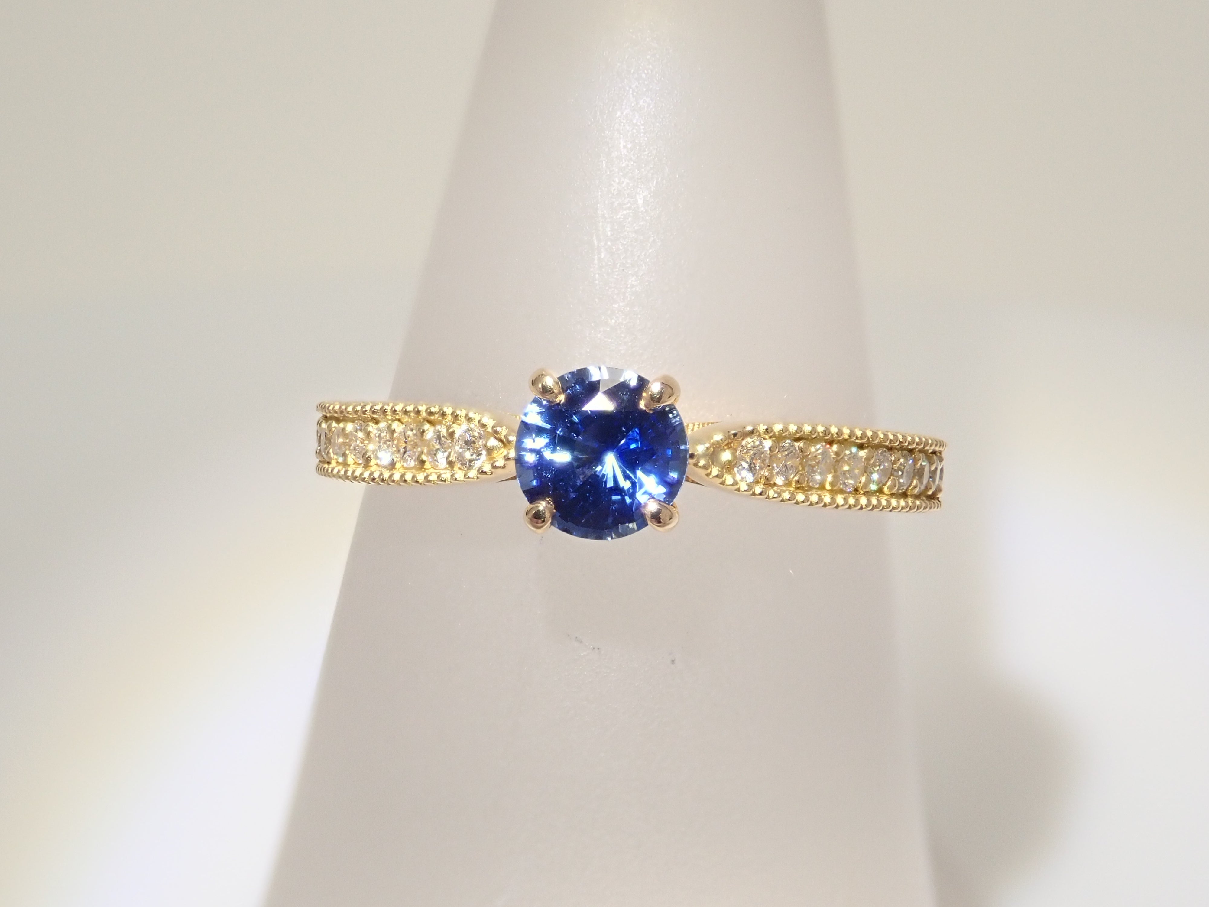 【抽選販売110904】K18YG コーンフラワーブルーサファイア 4.5mm/0.41ct・アウイナイト・パライバトルマリン リング