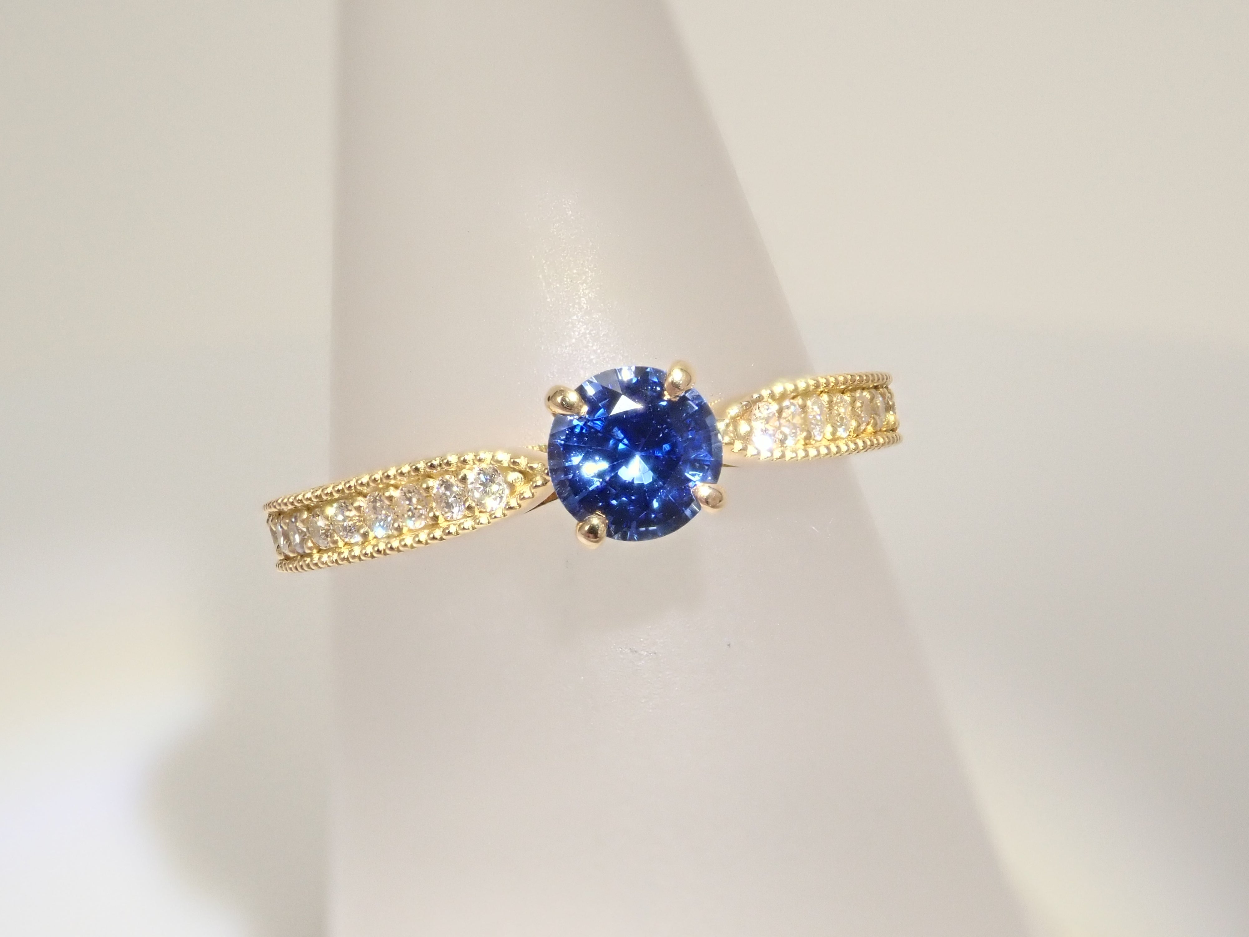 【抽選販売110904】K18YG コーンフラワーブルーサファイア 4.5mm/0.41ct・アウイナイト・パライバトルマリン リング