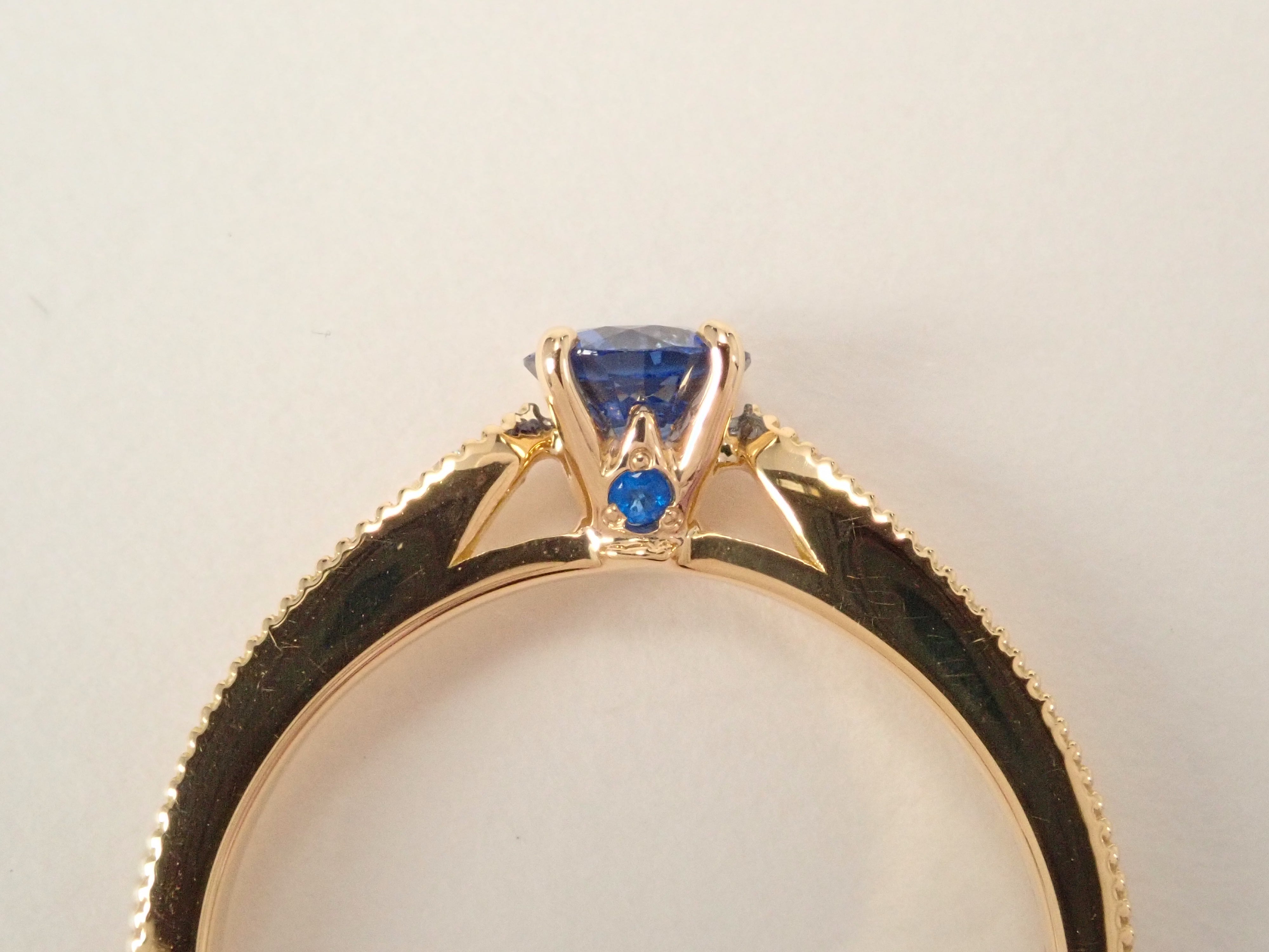 【抽選販売110904】K18YG コーンフラワーブルーサファイア 4.5mm/0.41ct・アウイナイト・パライバトルマリン リング