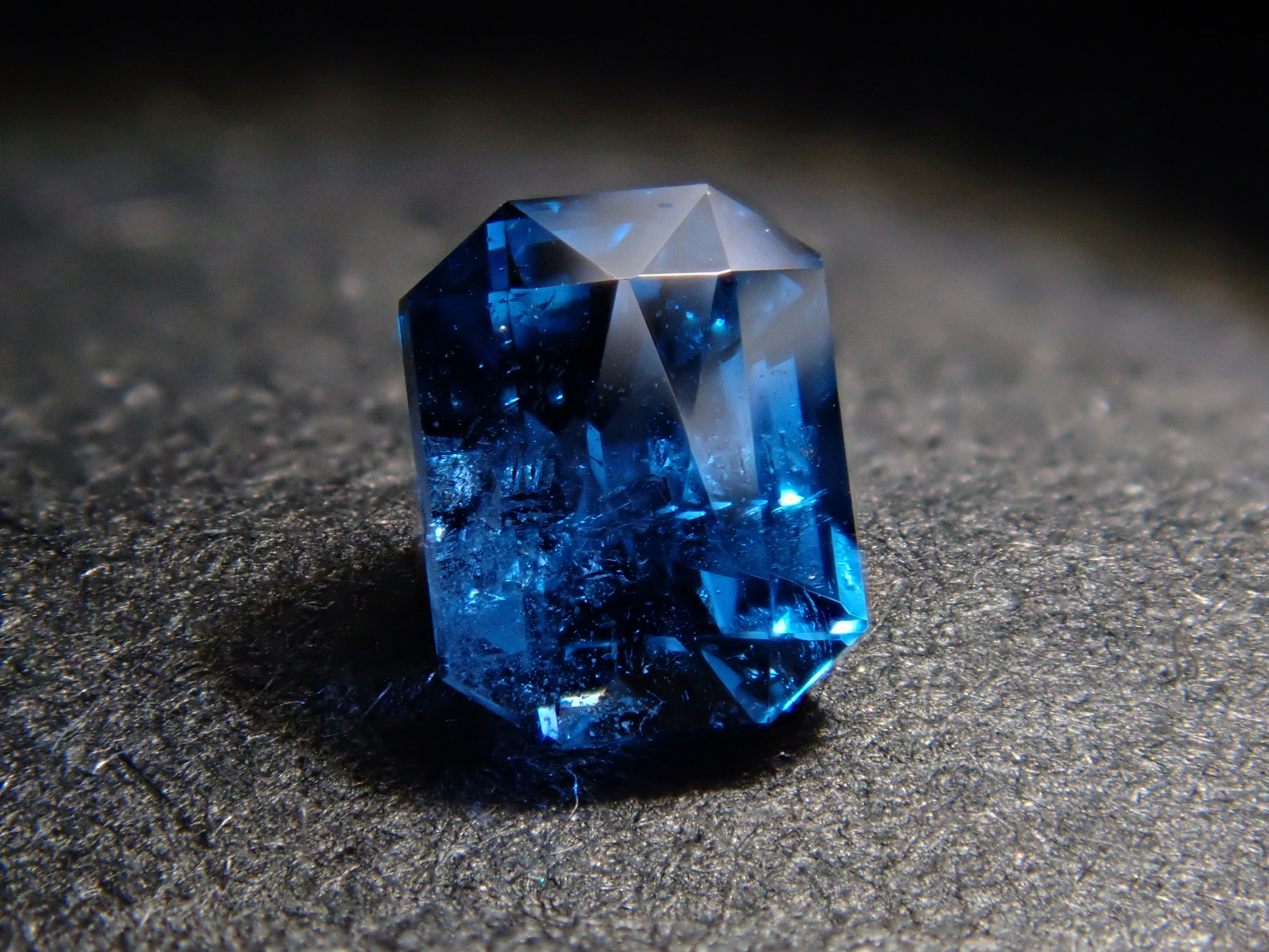 ナイジェリア産コバルトガーナイト 0.299ctルース 鑑別書