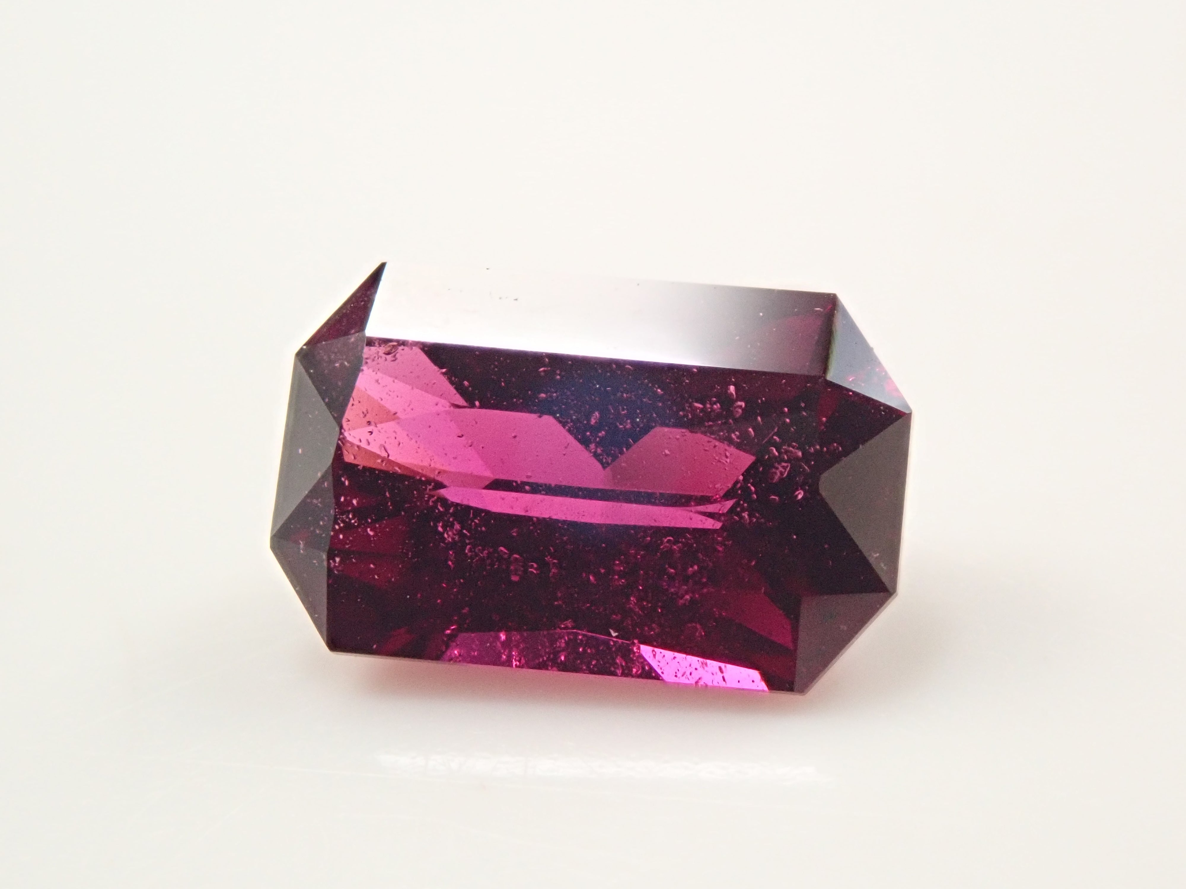 【1/9 22時販売】タンザニア産ロードライトガーネット 2.081ctルース 日独鑑