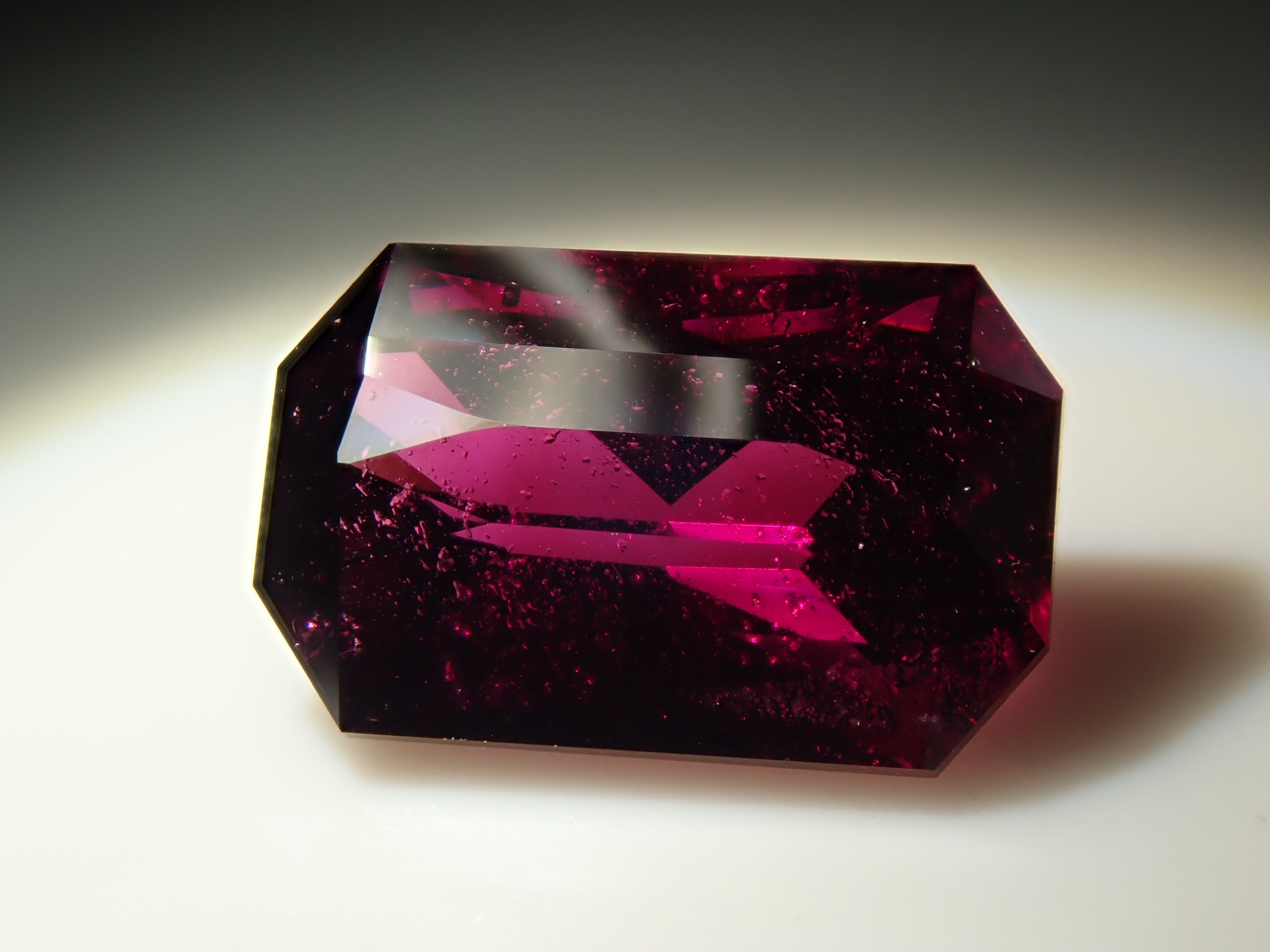 【1/9 22時販売】タンザニア産ロードライトガーネット 2.081ctルース 日独鑑