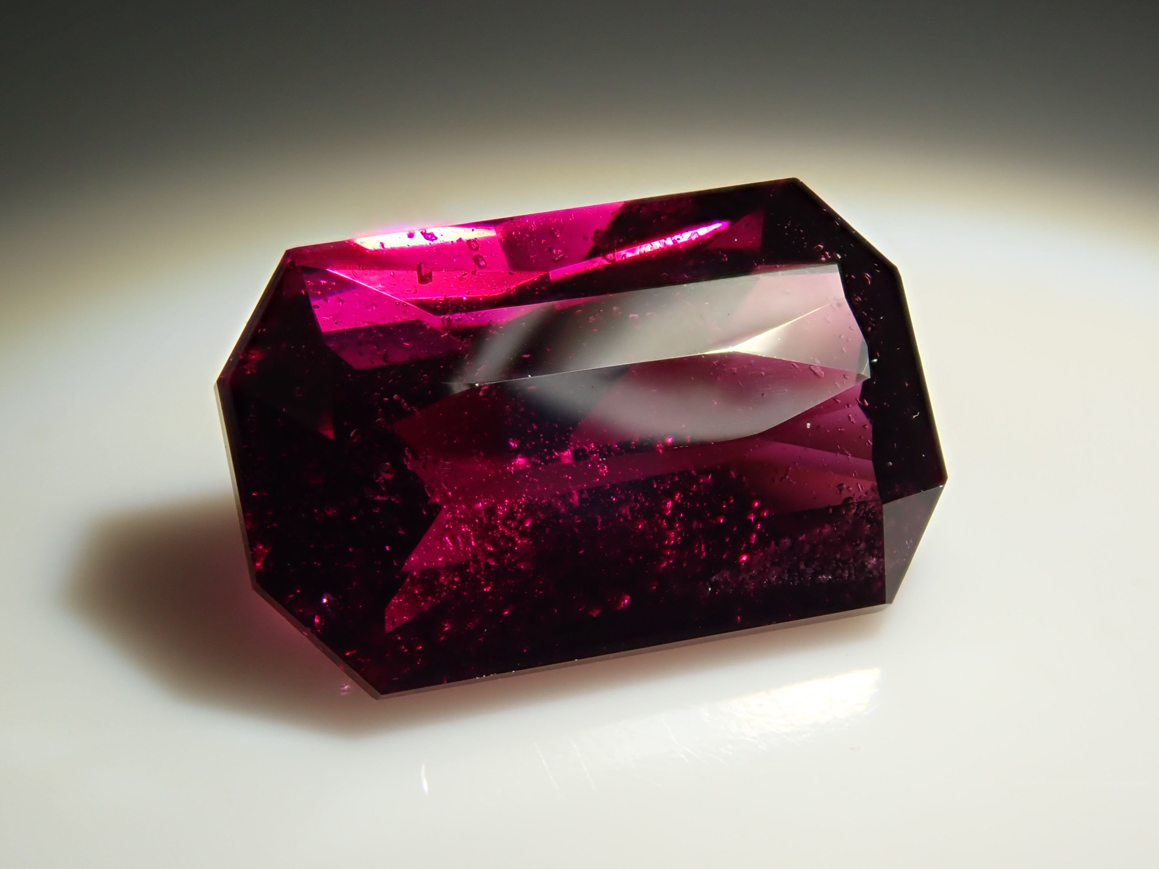 【1/9 22時販売】タンザニア産ロードライトガーネット 2.081ctルース 日独鑑