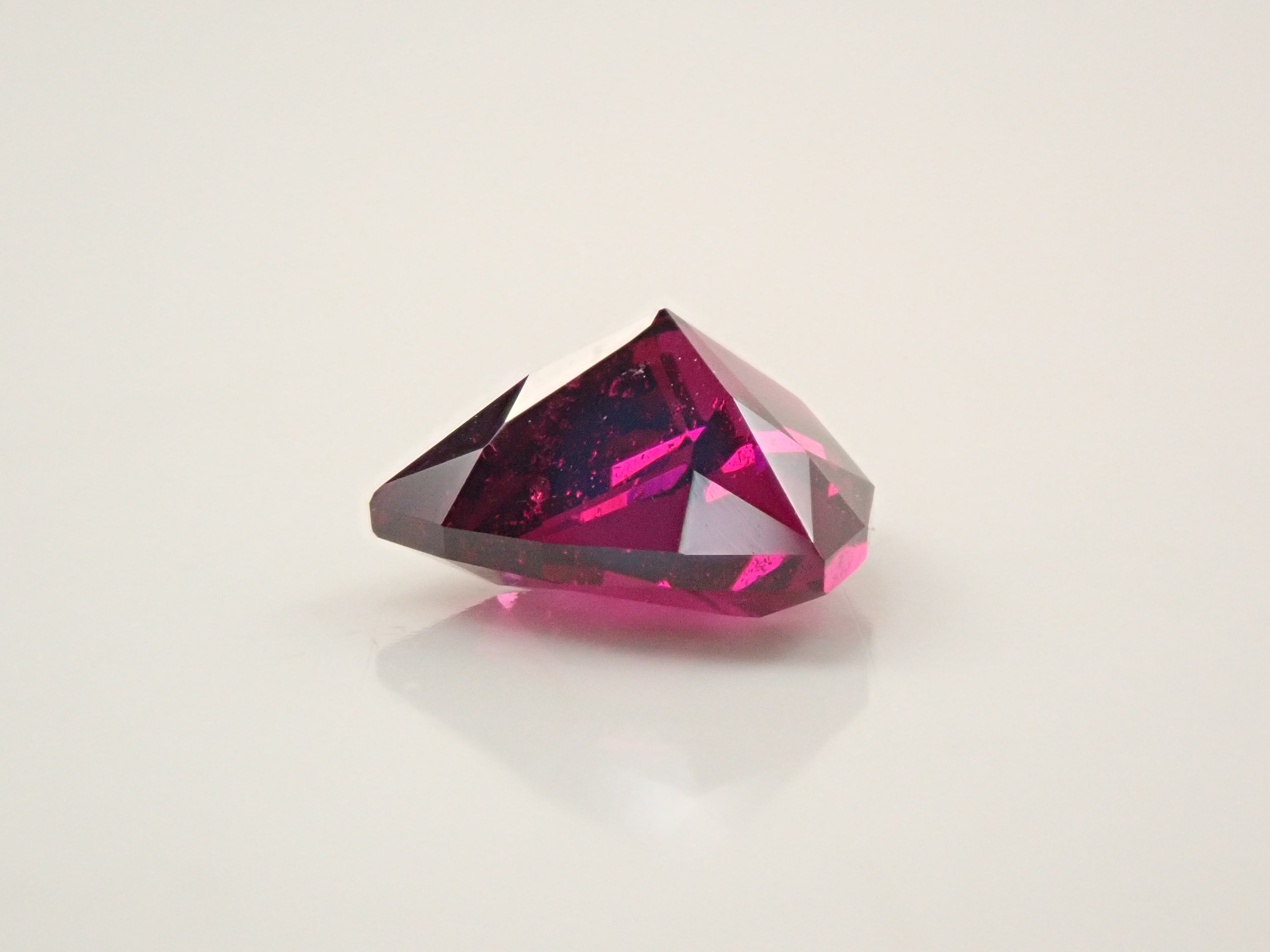 【12/15 22時販売】タンザニア産ロードライトガーネット 1.935ctルース 鑑別書