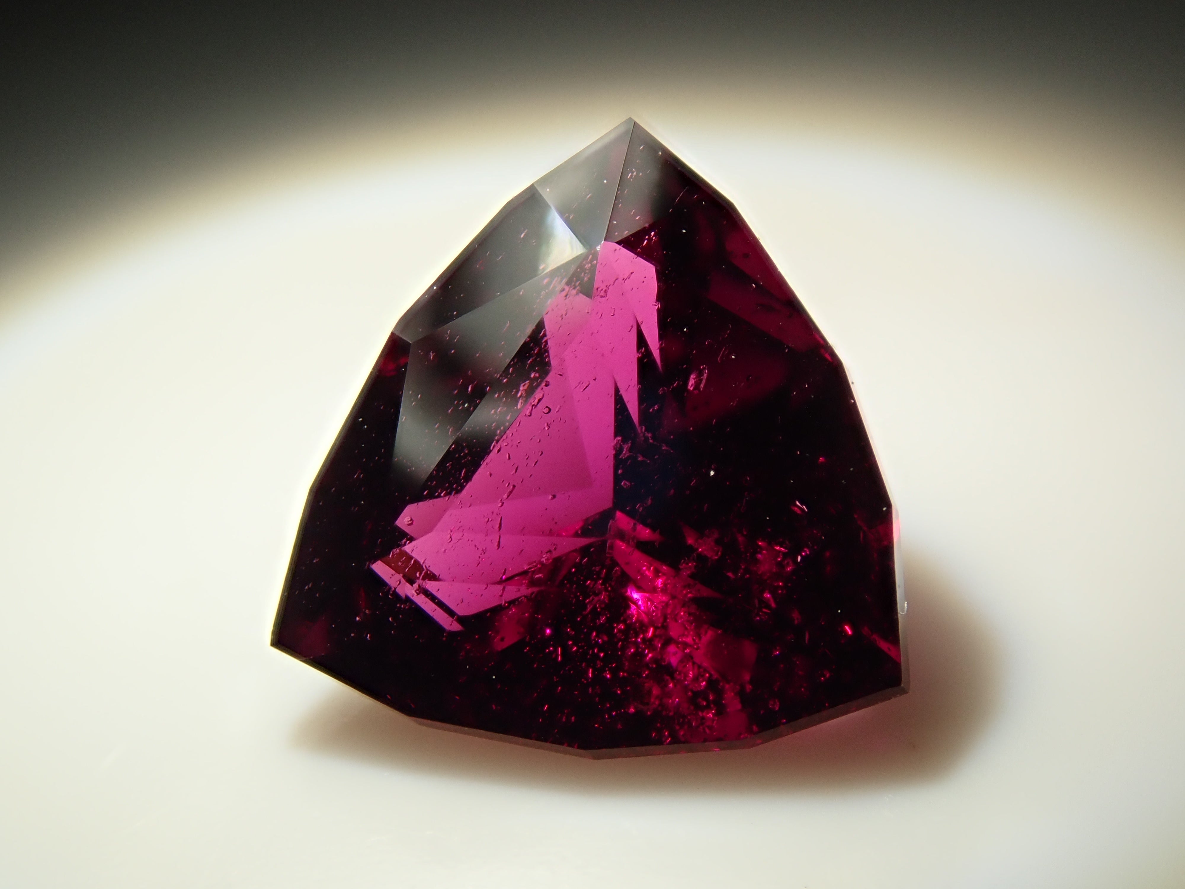 【12/15 22時販売】タンザニア産ロードライトガーネット 1.935ctルース 鑑別書