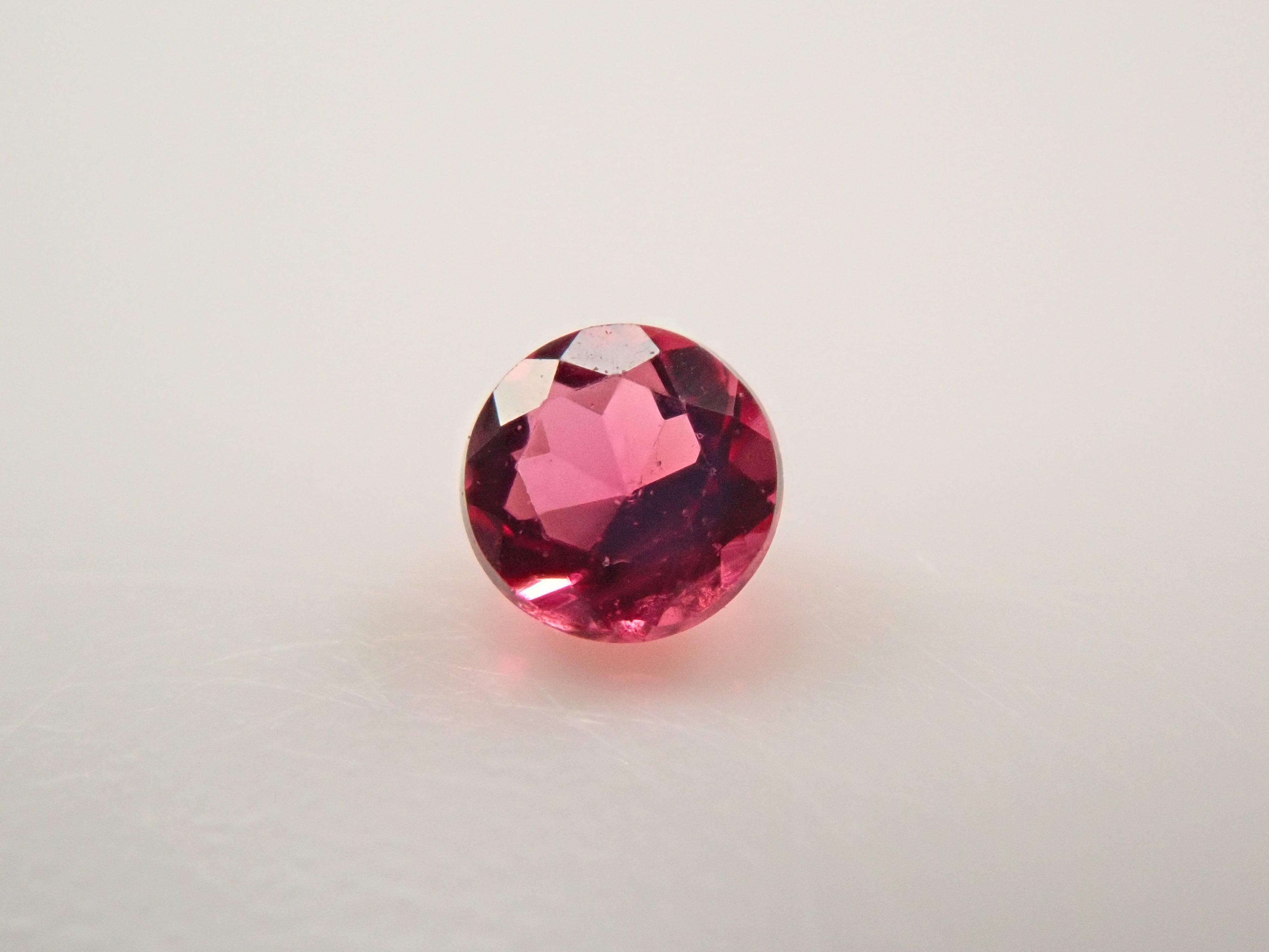 【12/31 22時販売】アメリカ産レッドベリル 2.0mm/0.032ctルース