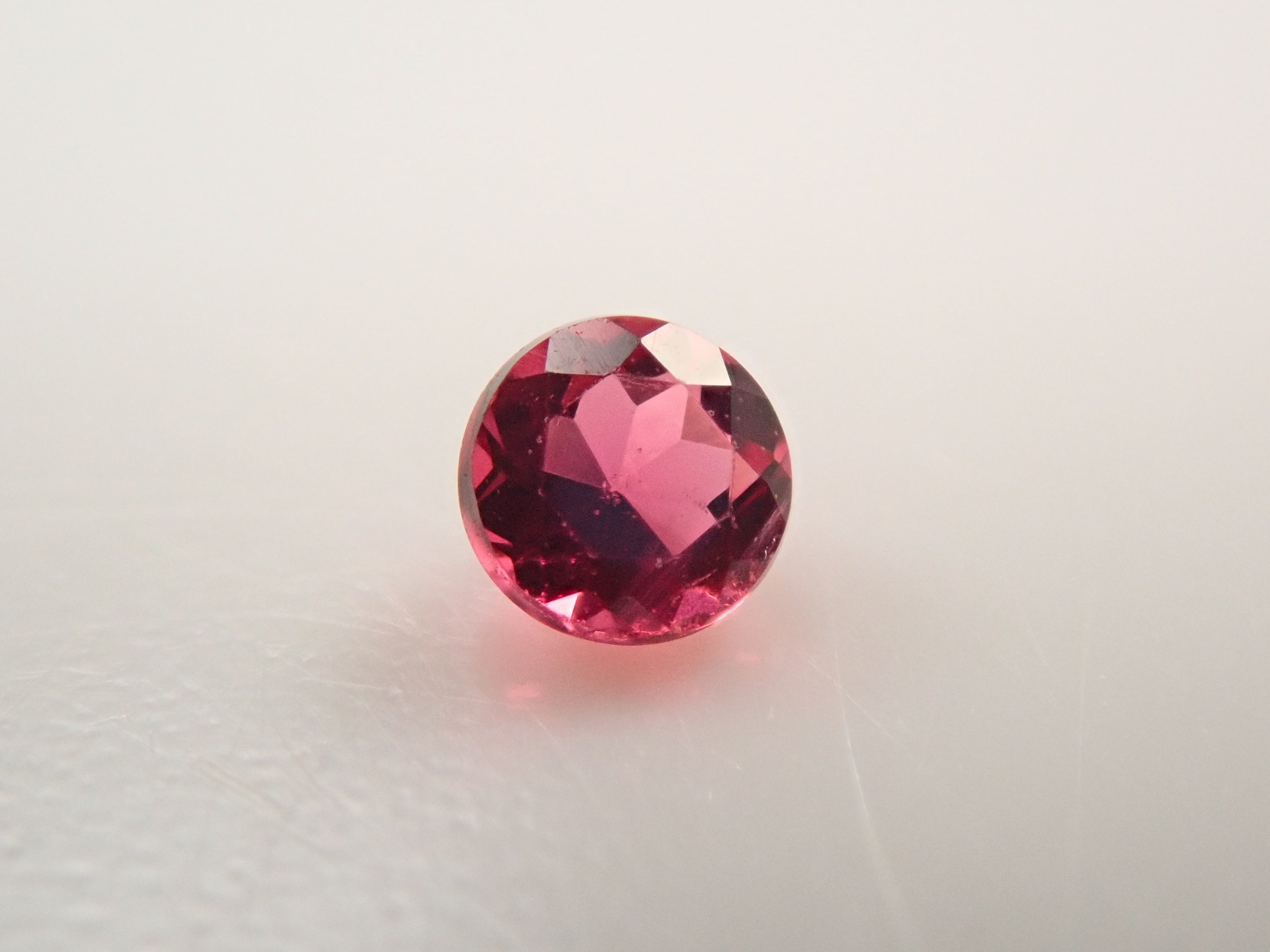 【12/31 22時販売】アメリカ産レッドベリル 2.0mm/0.032ctルース