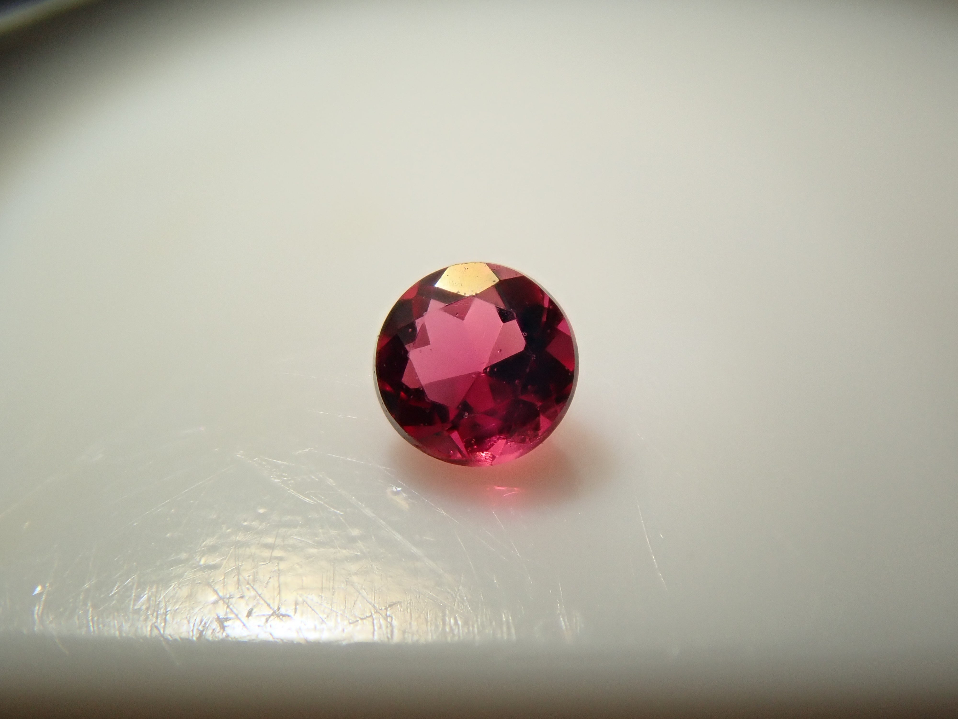 【12/31 22時販売】アメリカ産レッドベリル 2.0mm/0.032ctルース