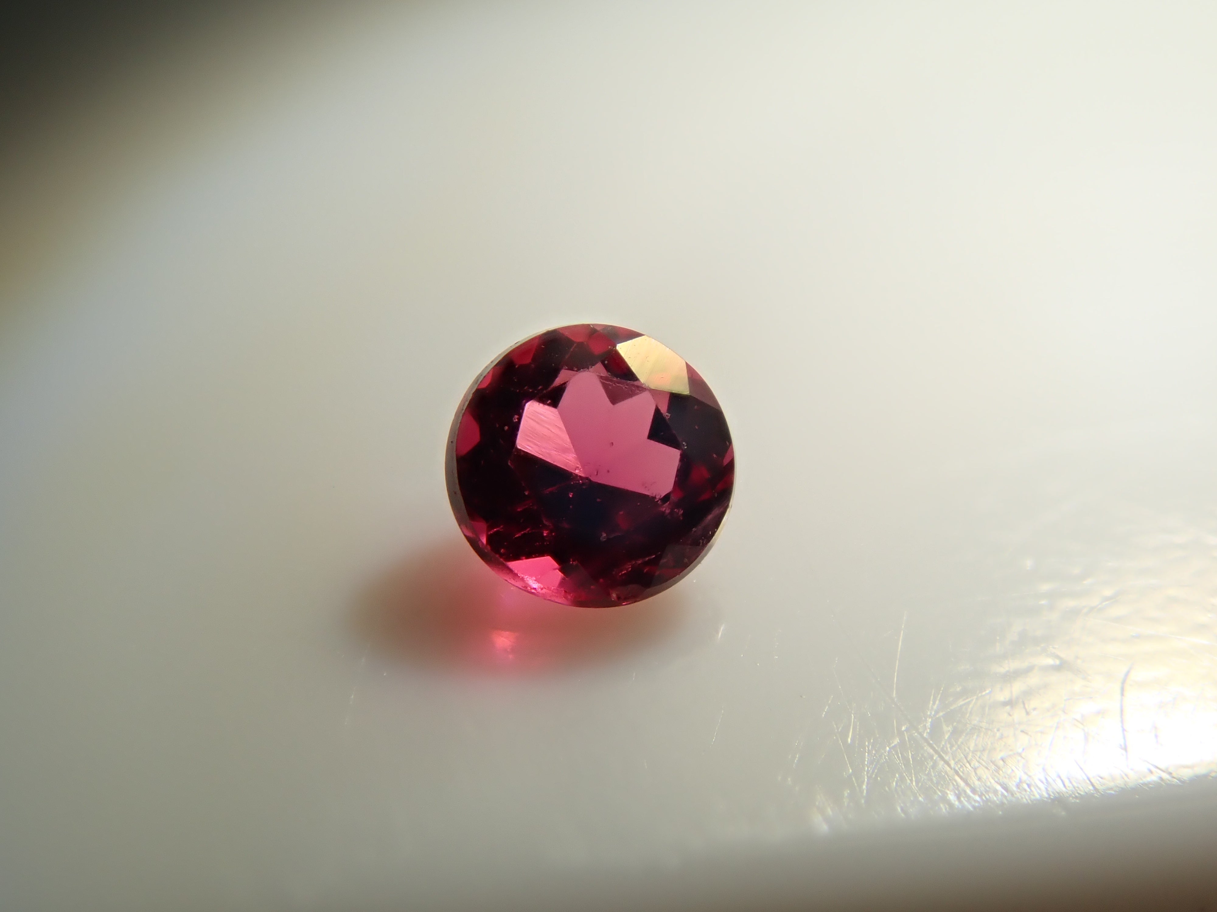 【12/31 22時販売】アメリカ産レッドベリル 2.0mm/0.032ctルース