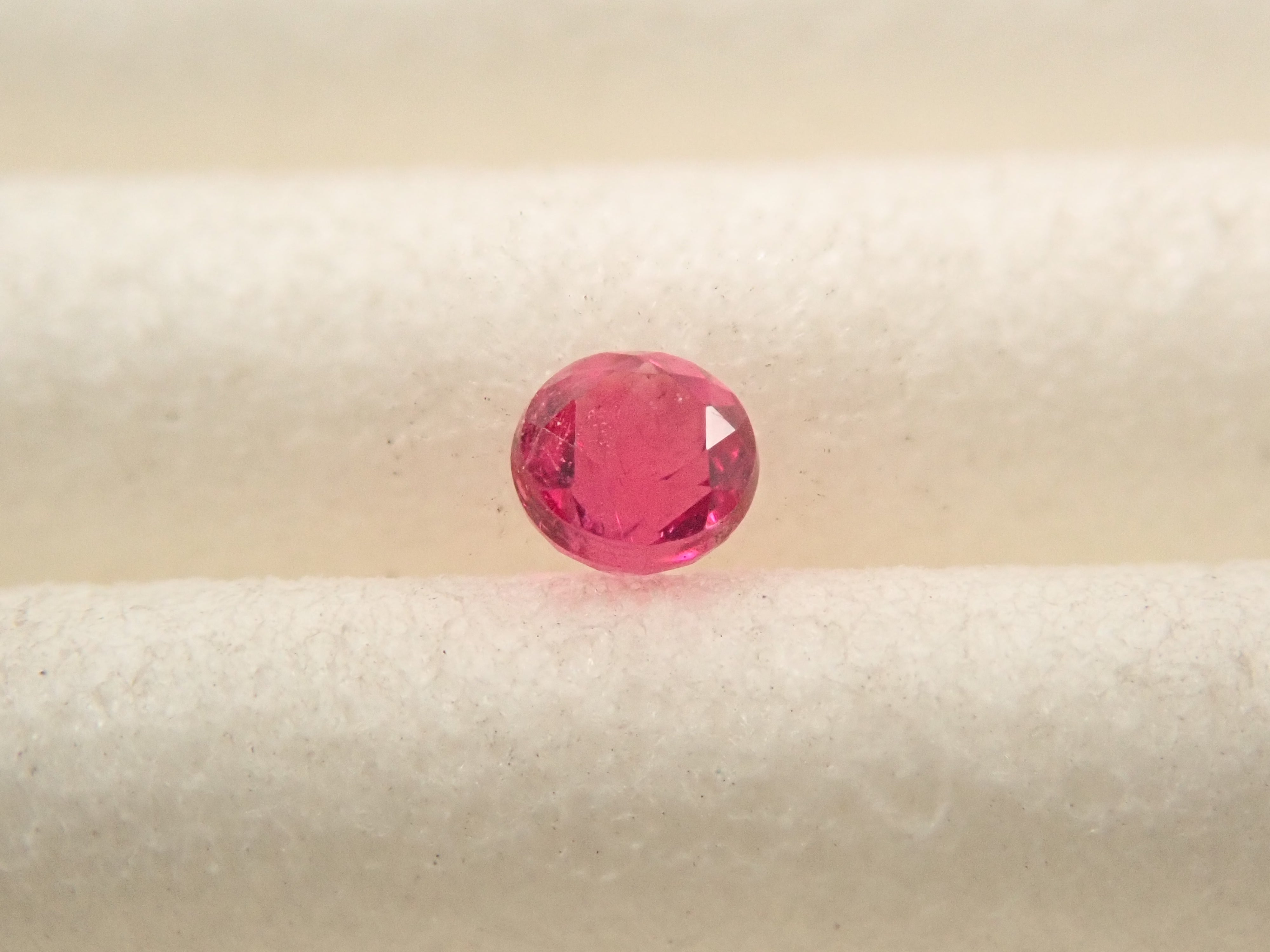 アメリカ産レッドベリル 0.045ctルース