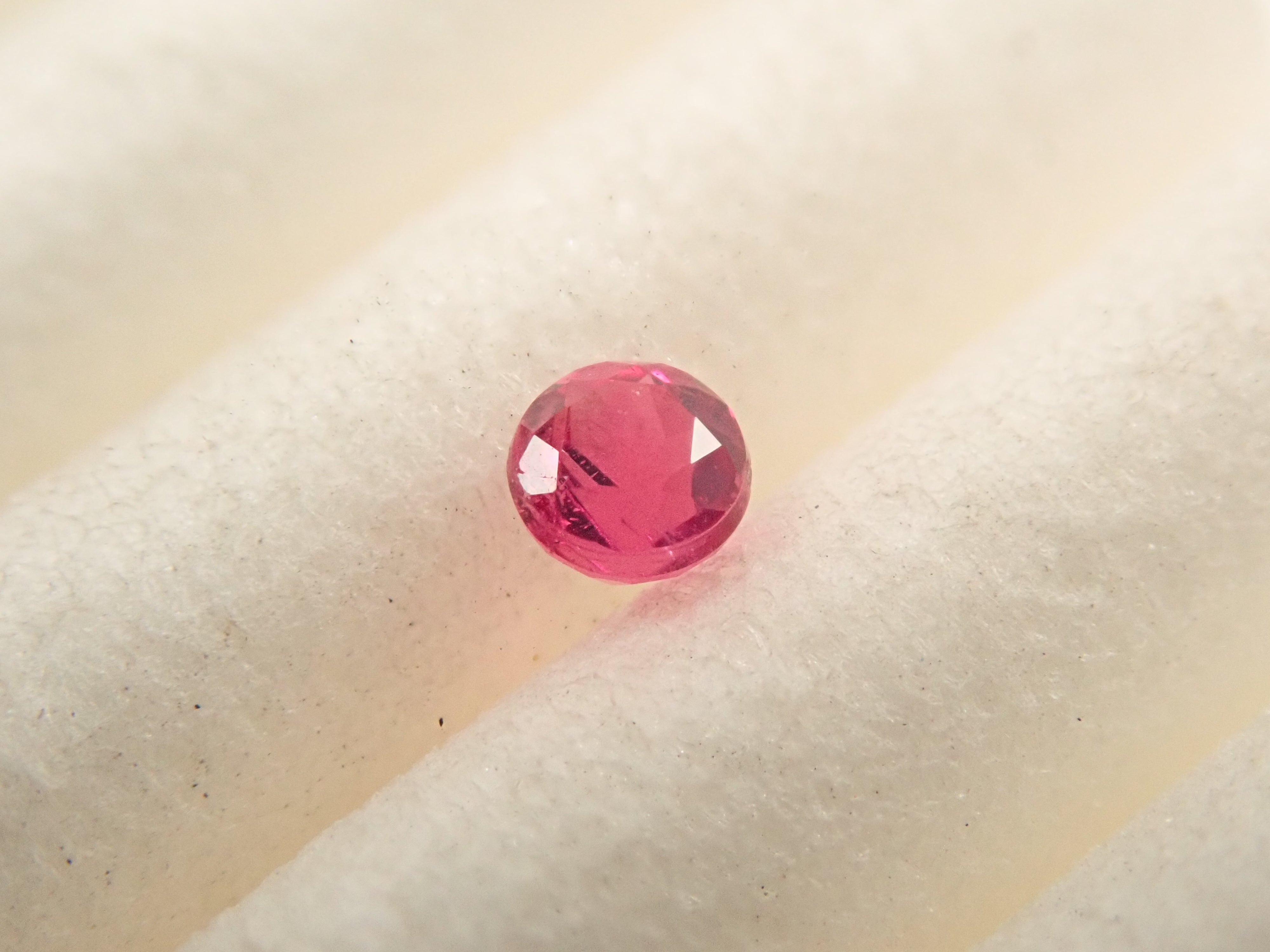 アメリカ産レッドベリル 0.045ctルース