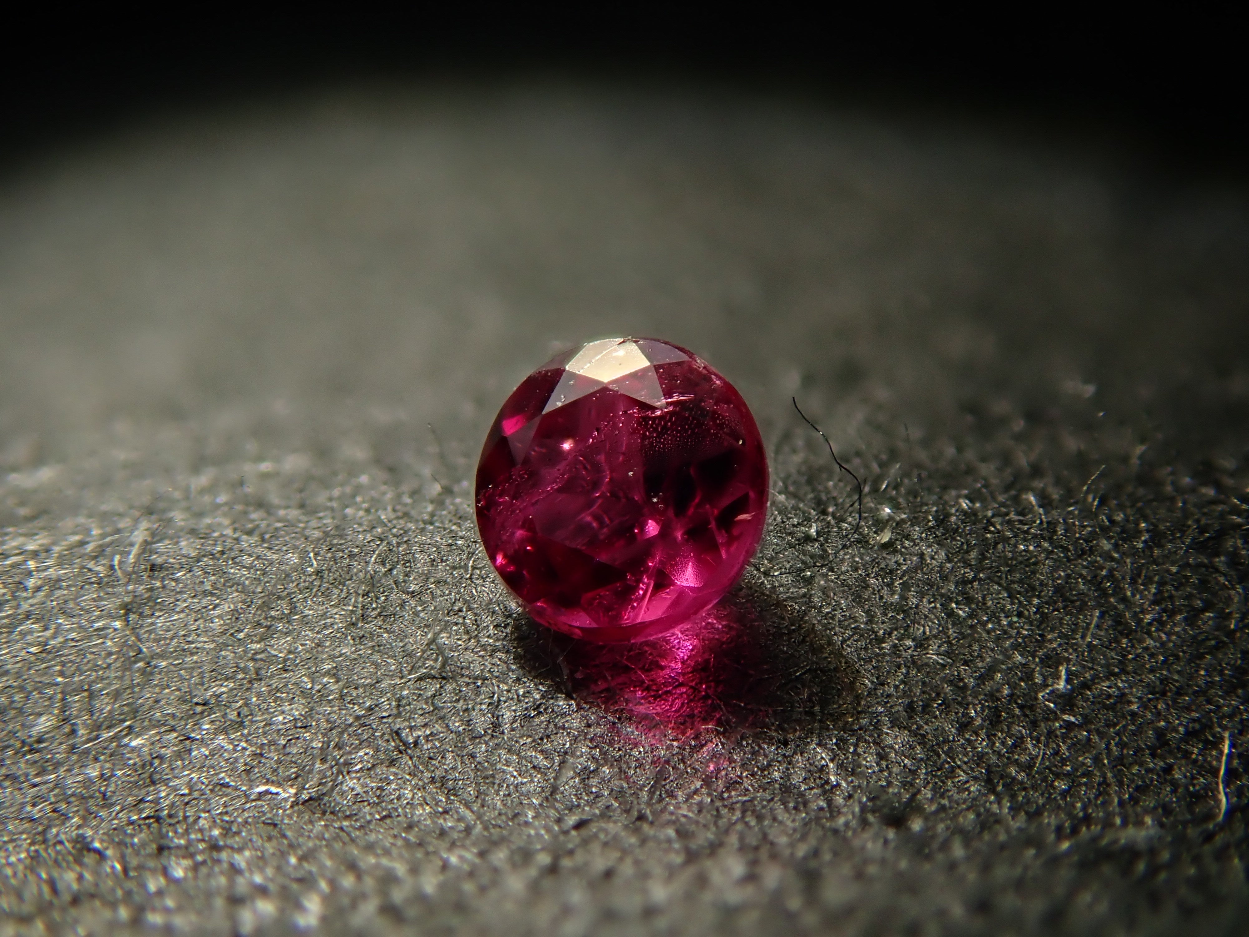 アメリカ産レッドベリル 0.045ctルース