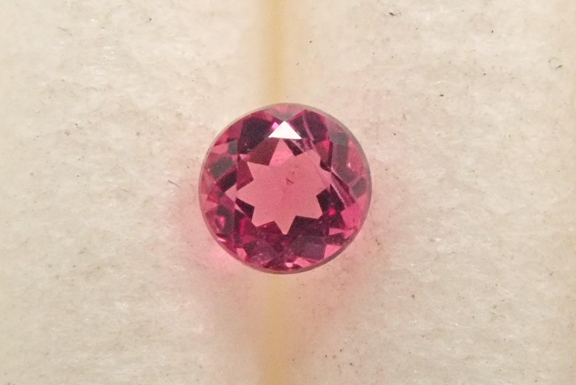 【12/31 22時販売】アメリカ産レッドベリル 2.2mm/0.049ctルース