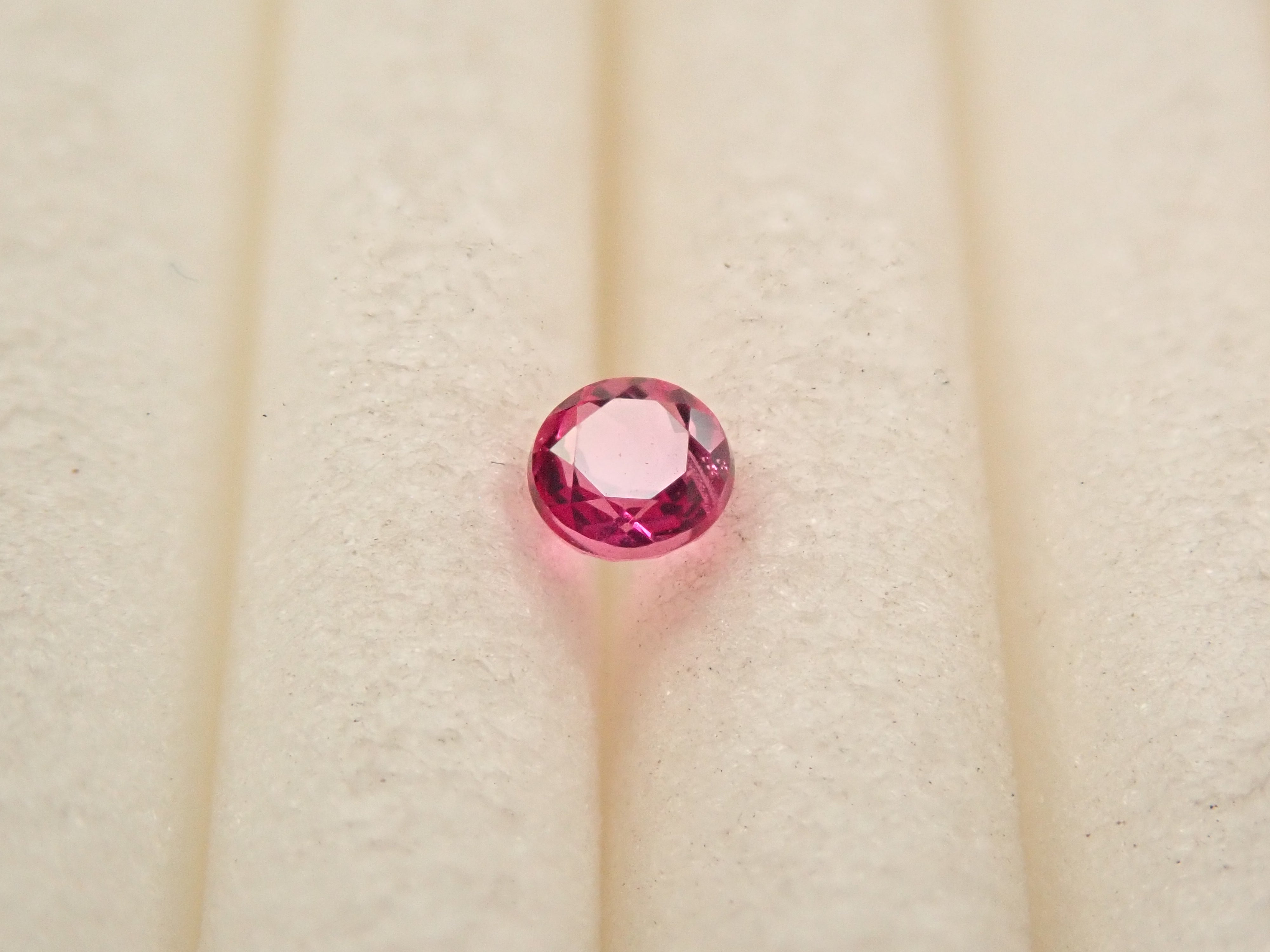 【12/31 22時販売】アメリカ産レッドベリル 2.2mm/0.049ctルース