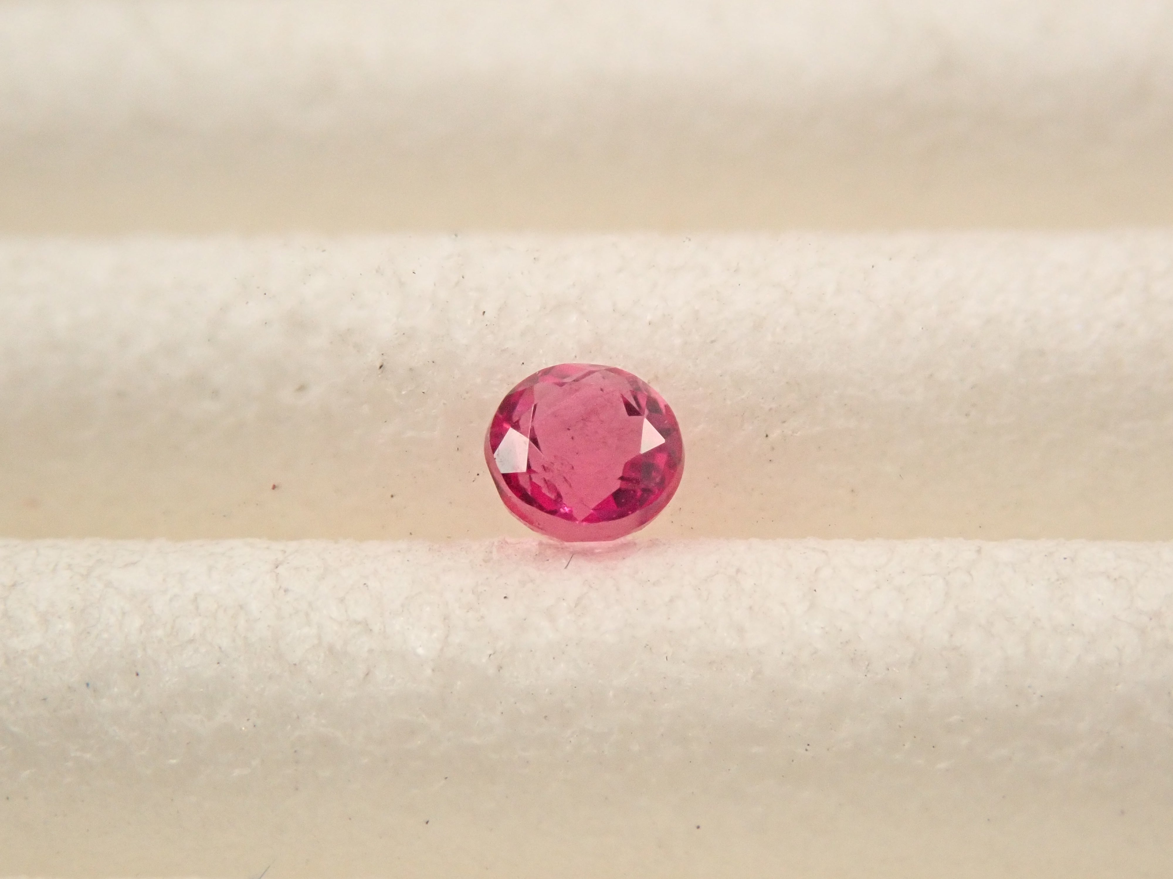 【12/31 22時販売】アメリカ産レッドベリル 2.2mm/0.049ctルース