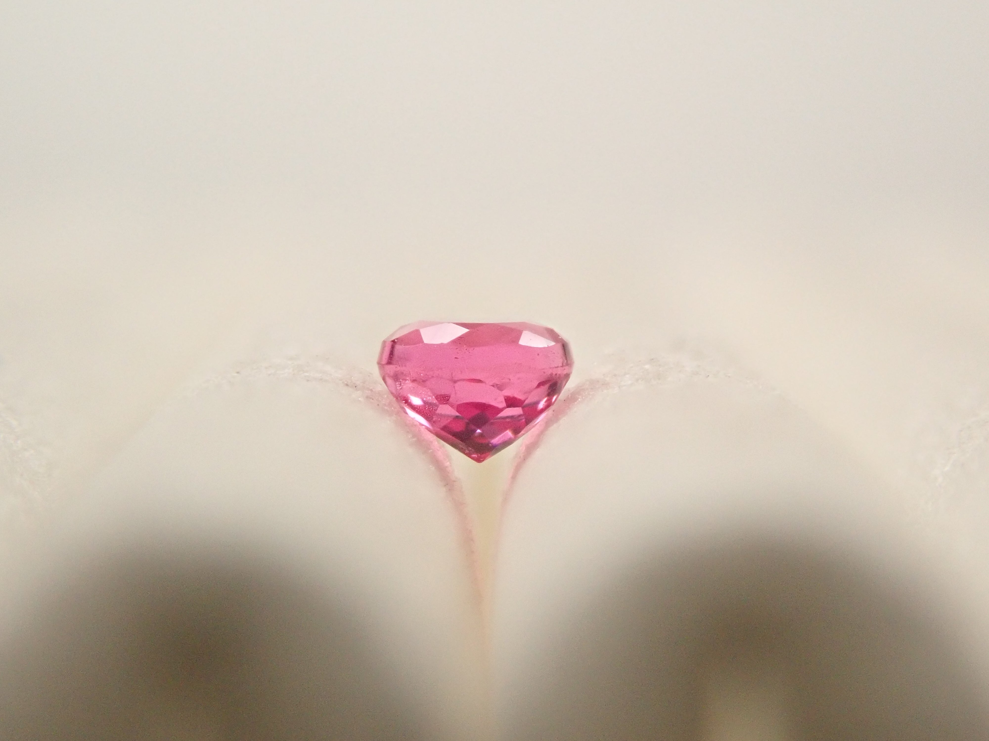 【12/31 22時販売】アメリカ産レッドベリル 2.2mm/0.049ctルース