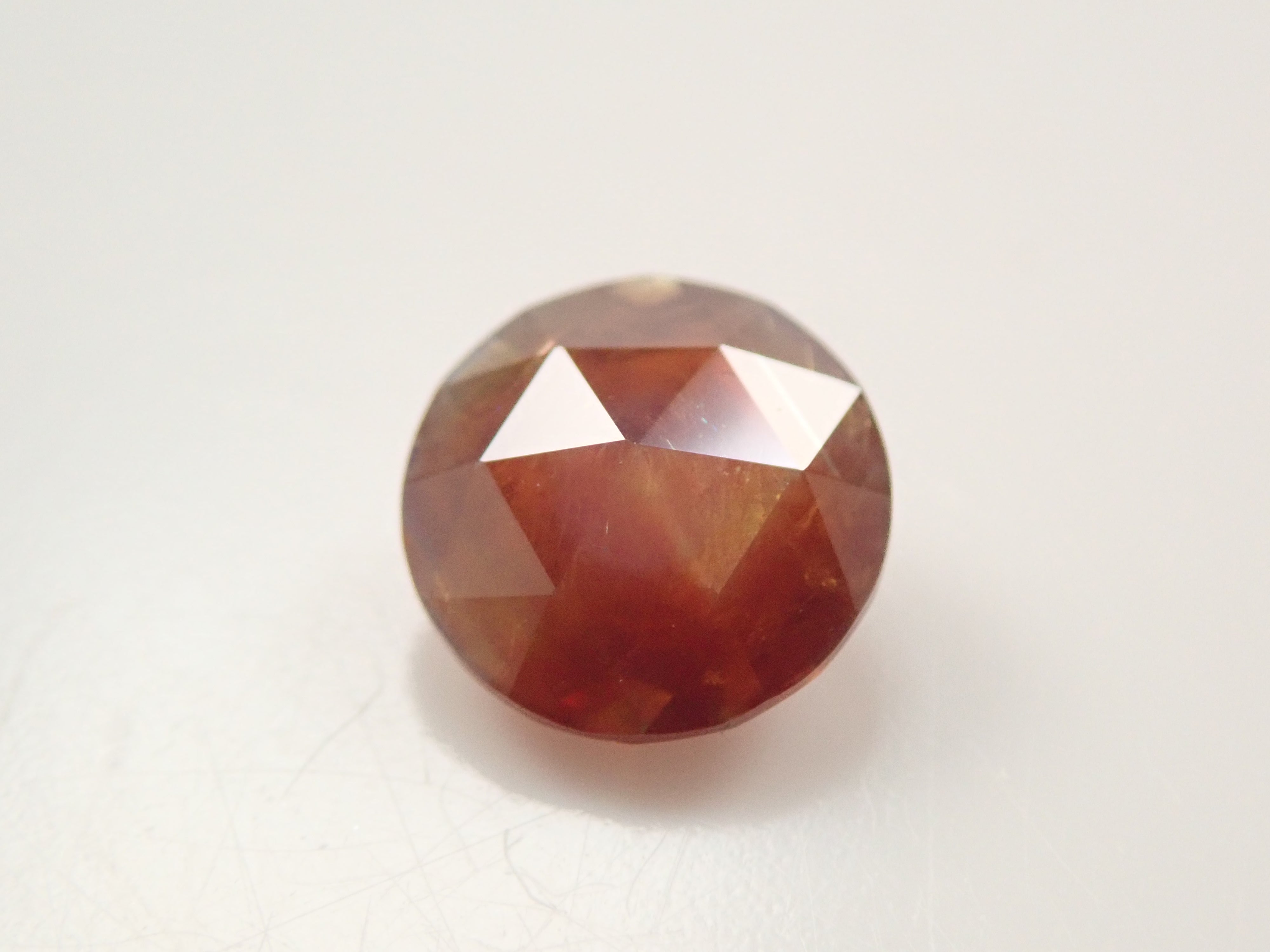 彩虹石榴石(鈣鐵榴石)0.732克拉裸石,產自奈良縣天川村