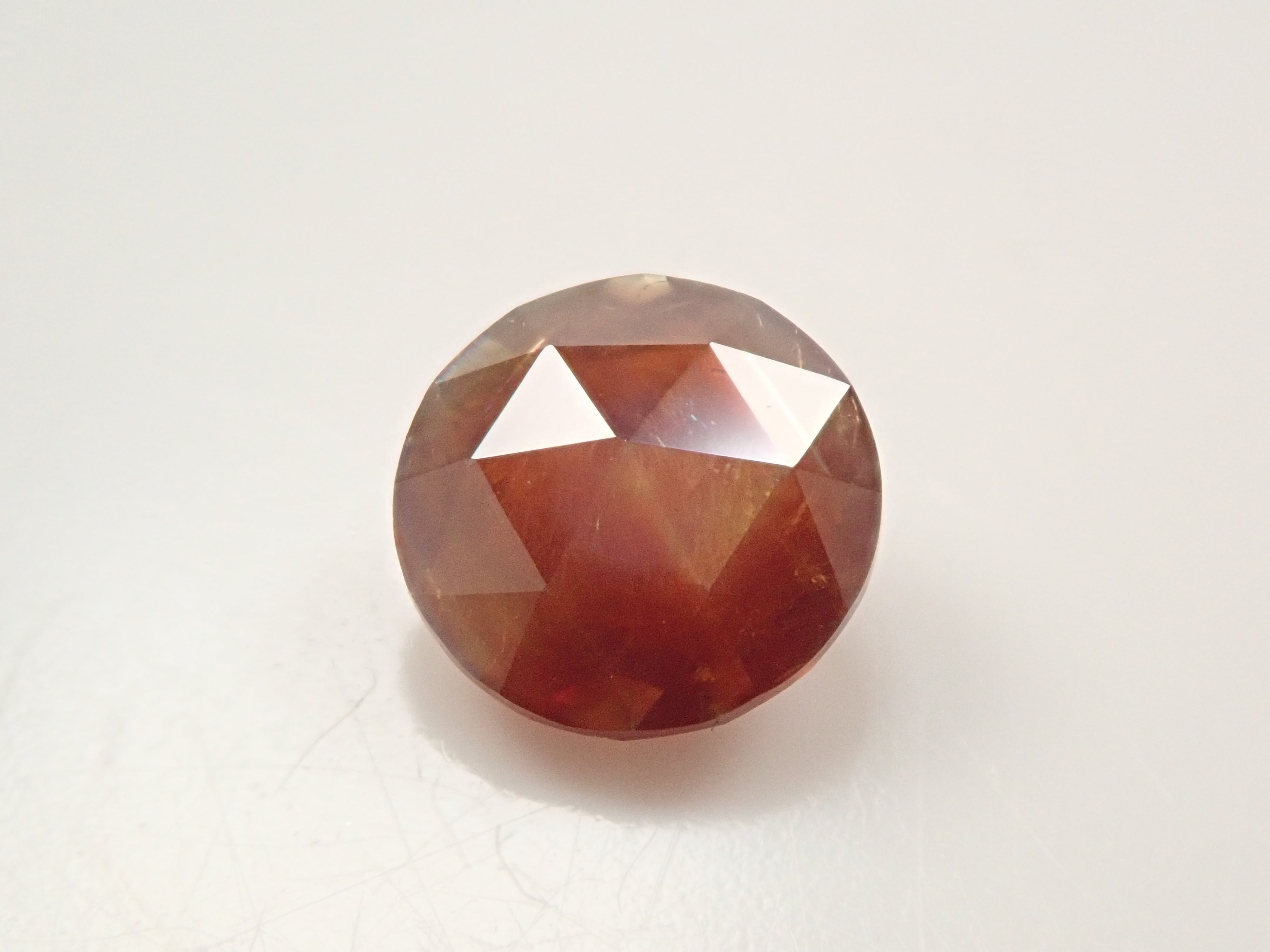 彩虹石榴石(鈣鐵榴石)0.732克拉裸石,產自奈良縣天川村