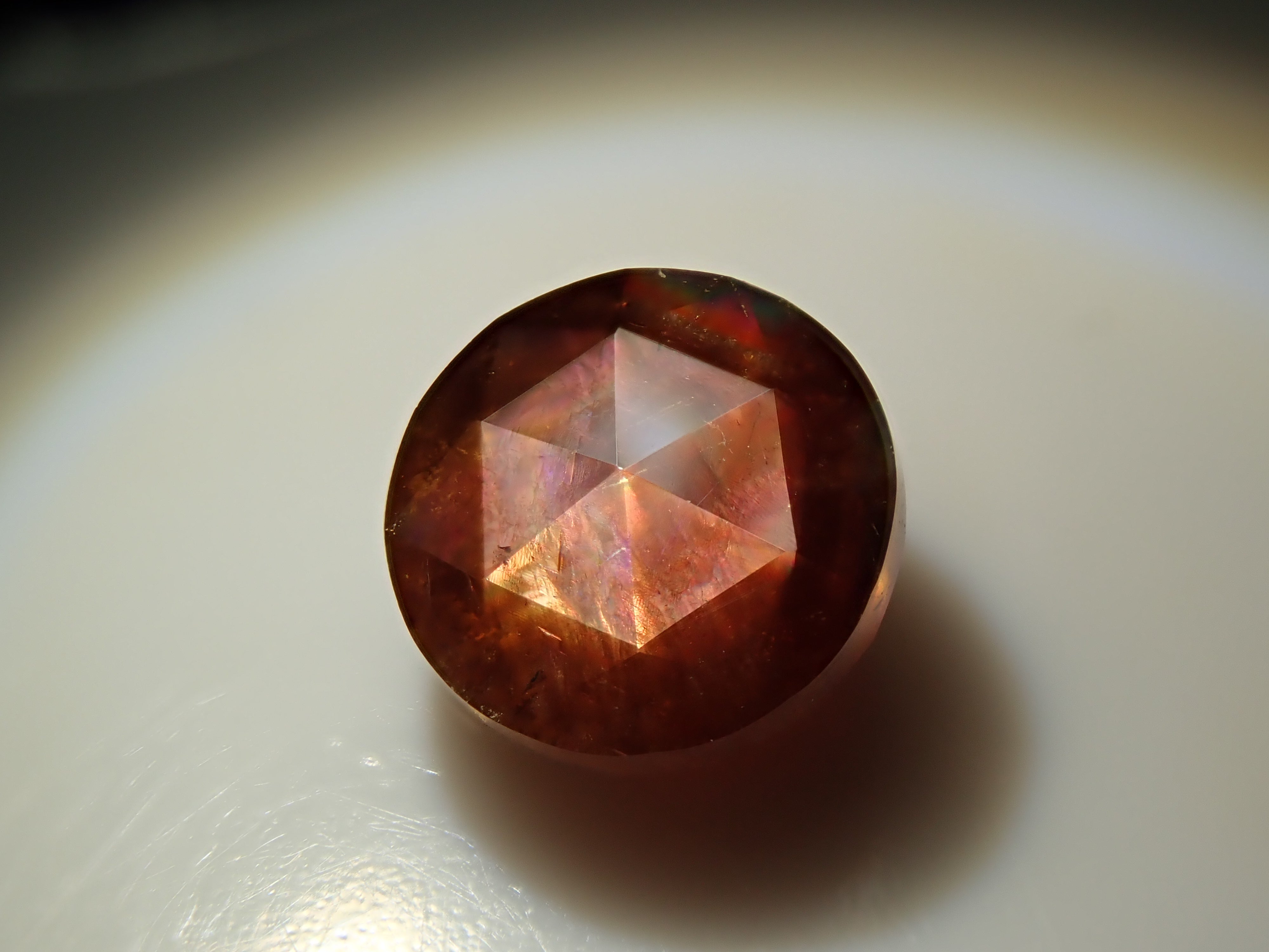 彩虹石榴石(鈣鐵榴石)1.329克拉裸石,產自奈良縣天川村